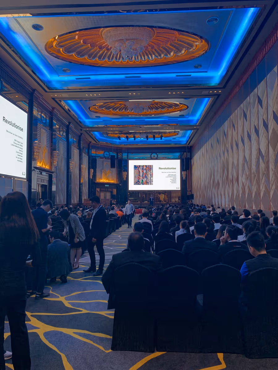 マレーシアで開催されたTEAMZサミットのメインホール。メインステージを後方から撮影。