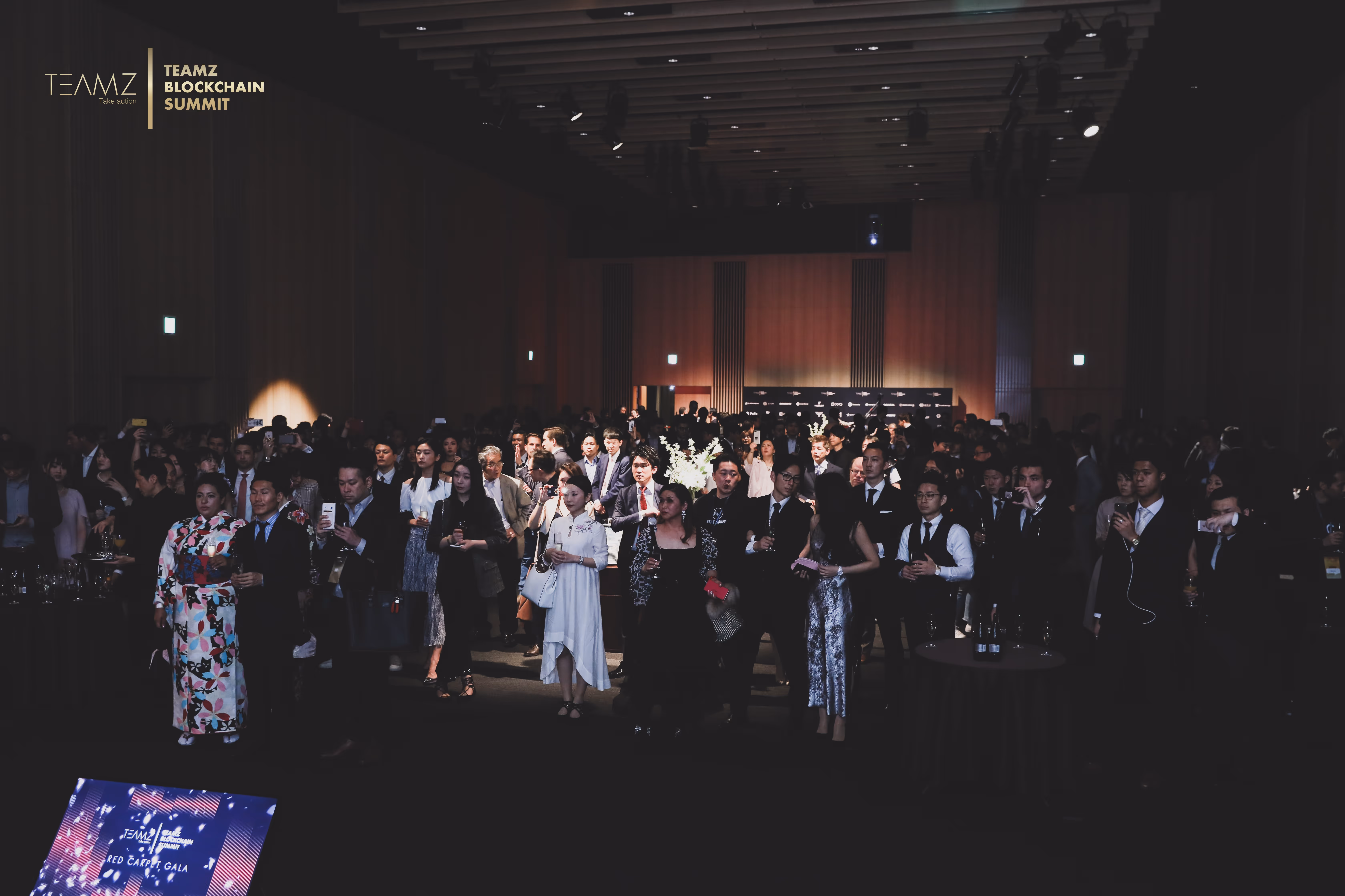 レッドカーペット・ガラを楽しむ出席者たち。