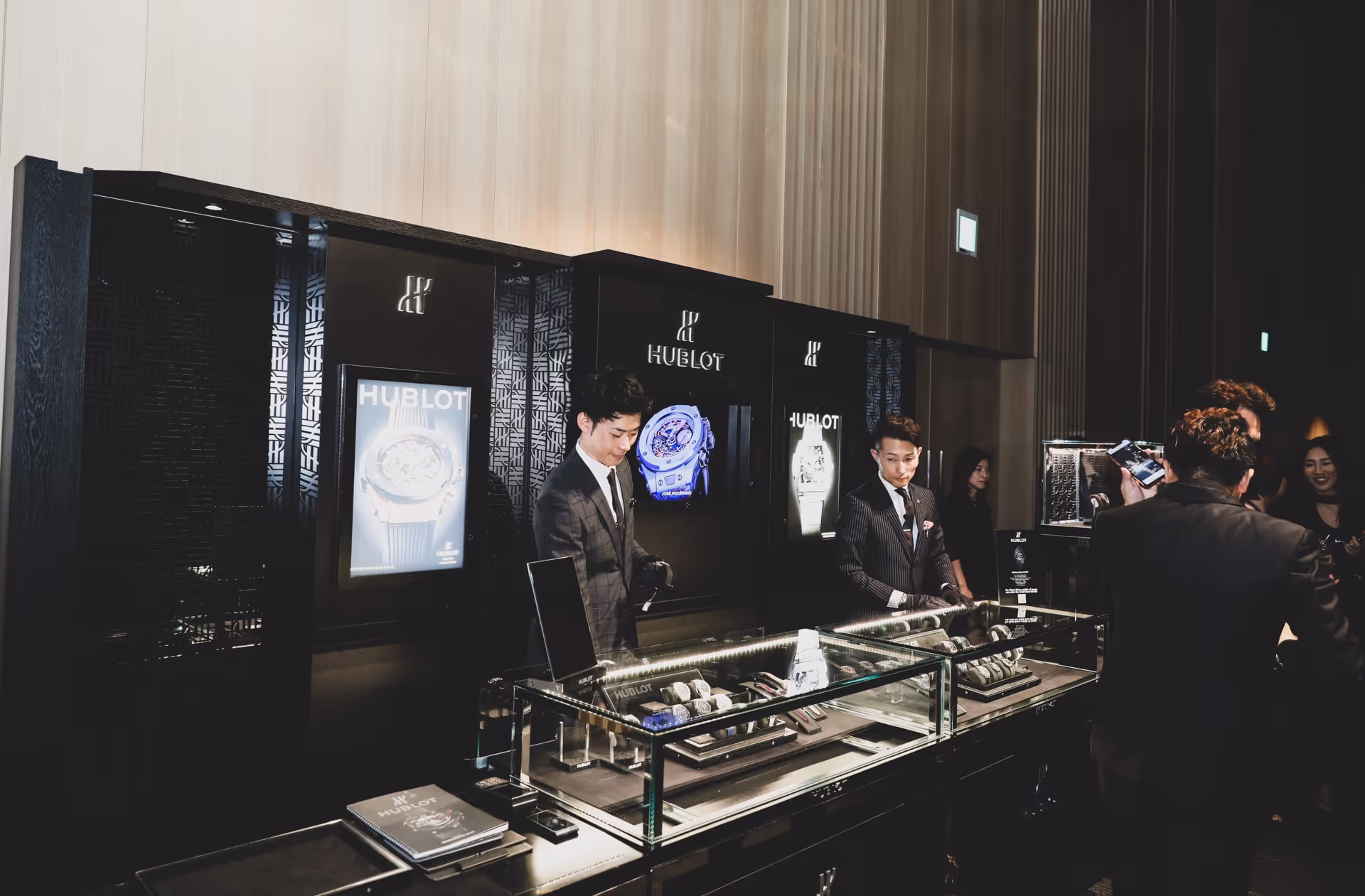 過去のTEAMZサミットのレッドカーペット・ガライベントでのウブロブース。