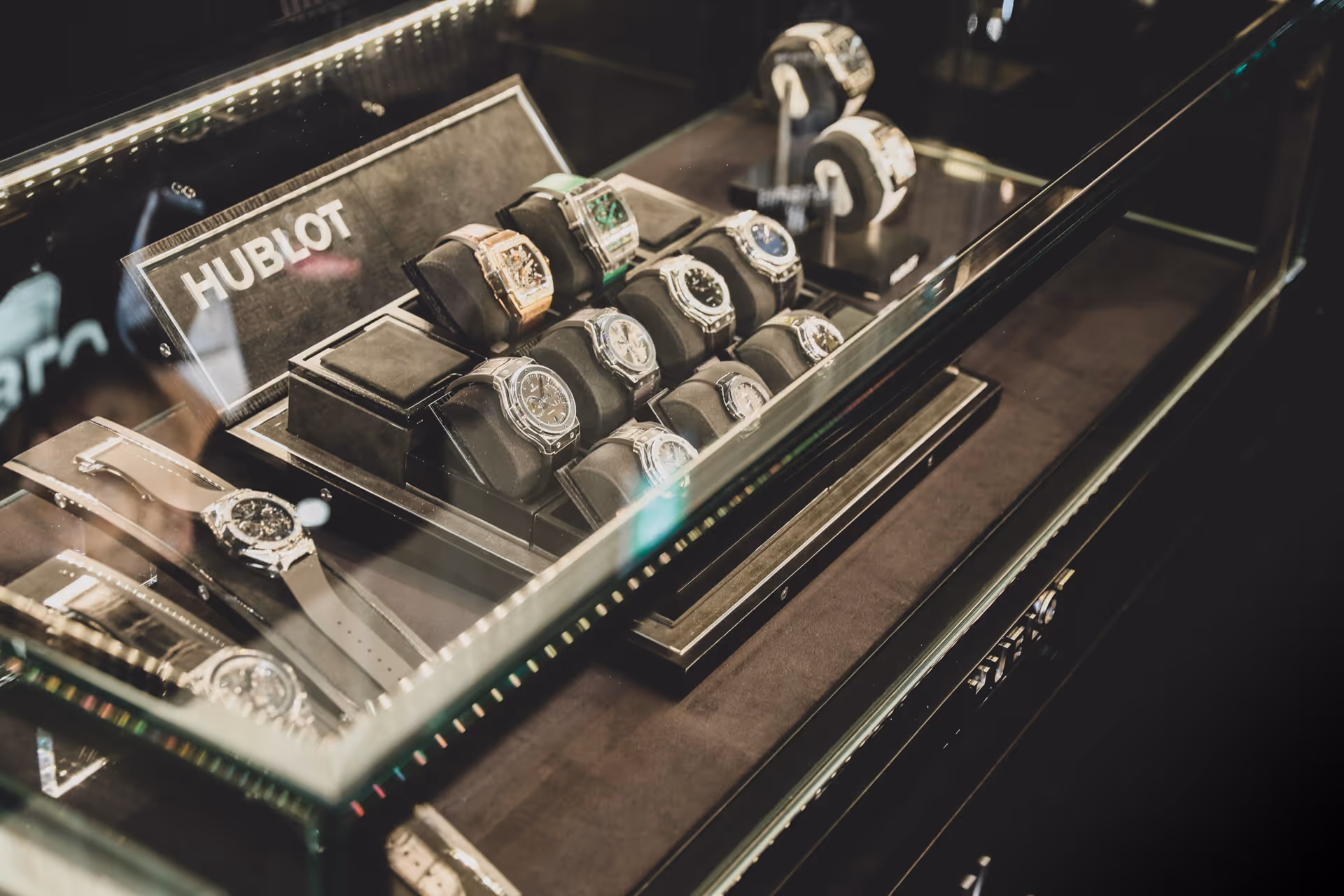 非常に高価に見えるウブロの時計。