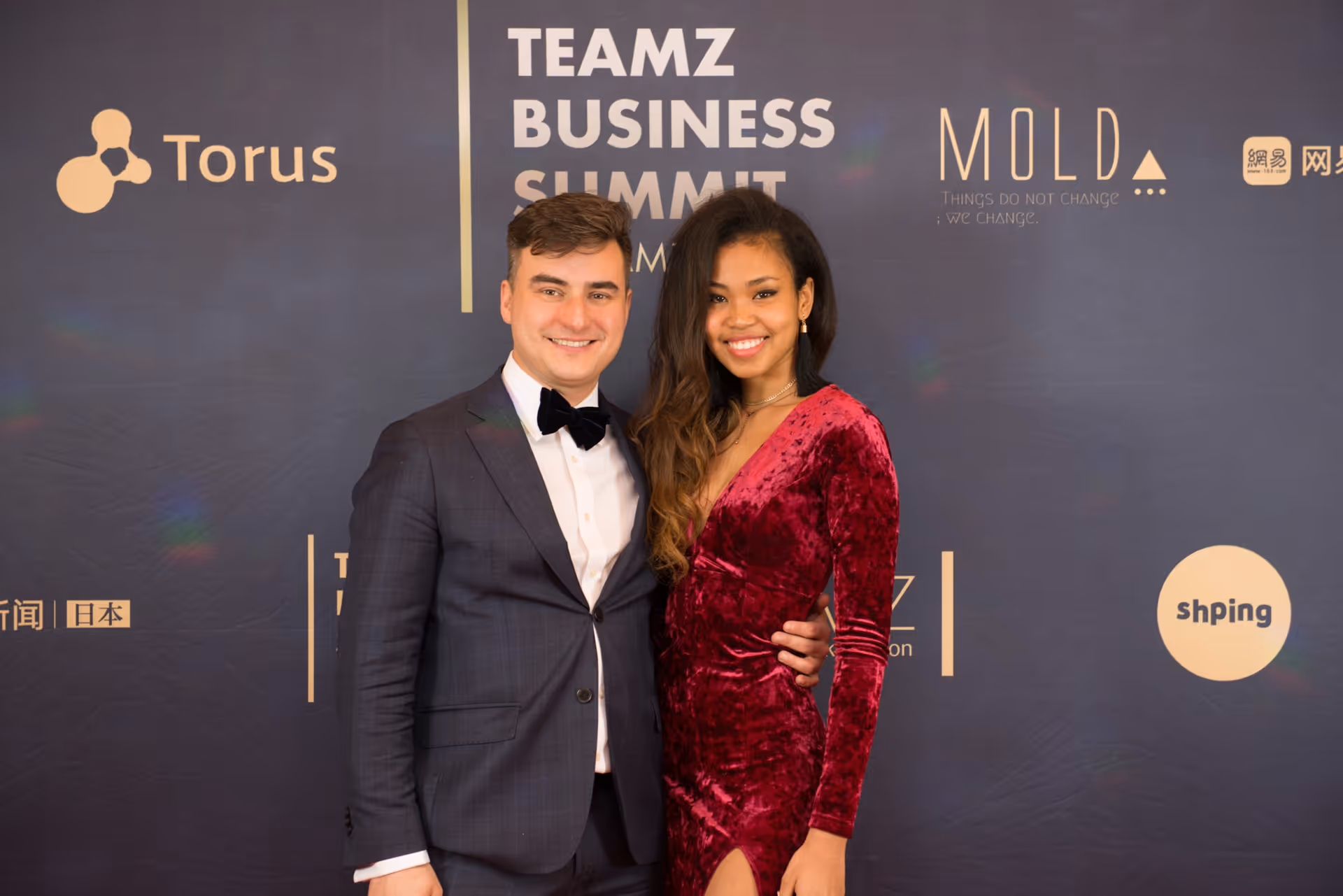 レッドカーペット・ガラを楽しむ出席者たち。