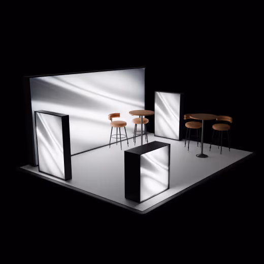 モダンな照明を備えた展示ブースに木製の椅子とテーブルが配置されている。