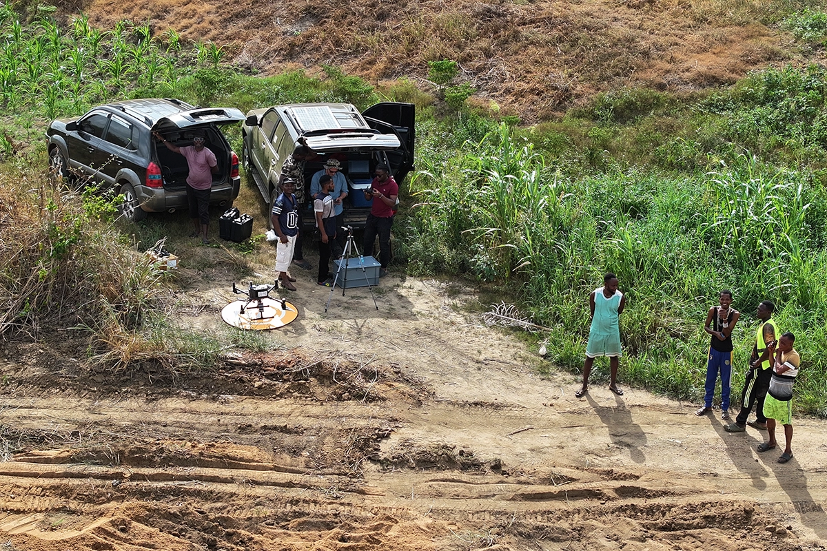 Access and Measurement Constraints in Remote Tropical River Sections Despite favorable hydrological conditions during the transition between dry and rainy seasons, the survey posed significant logistical challenges. The Zou inflow area was particularly remote, with perennially vegetated floodplains that limited ground access to cross sections. Dense tropical vegetation and high temperatures further complicated field operations.  Traditional ground-based access methods proved impractical for many locations. Reaching cross sections on foot would have required extensive clearing, while transporting equipment through floodplains was time-consuming and physically demanding.