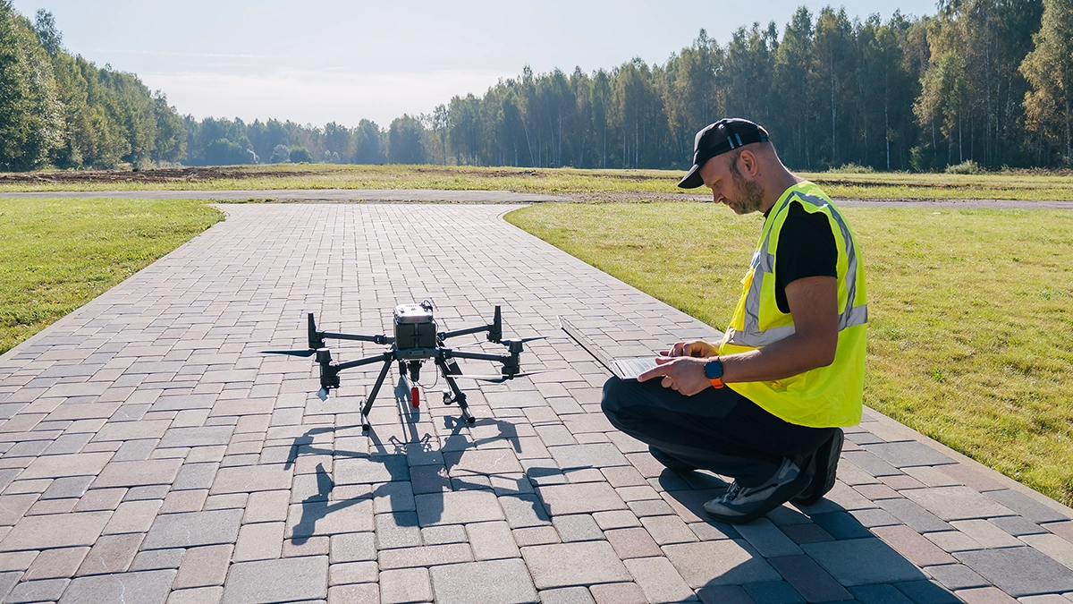 Drone equipped with a MagNIMBUS magnetometer