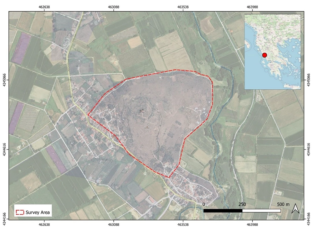 Aerial map of Kastrì-Pandosia with the 65-hectare LiDAR survey area outlined in red, and an inset locating the site in Epirus, northwestern Greece
