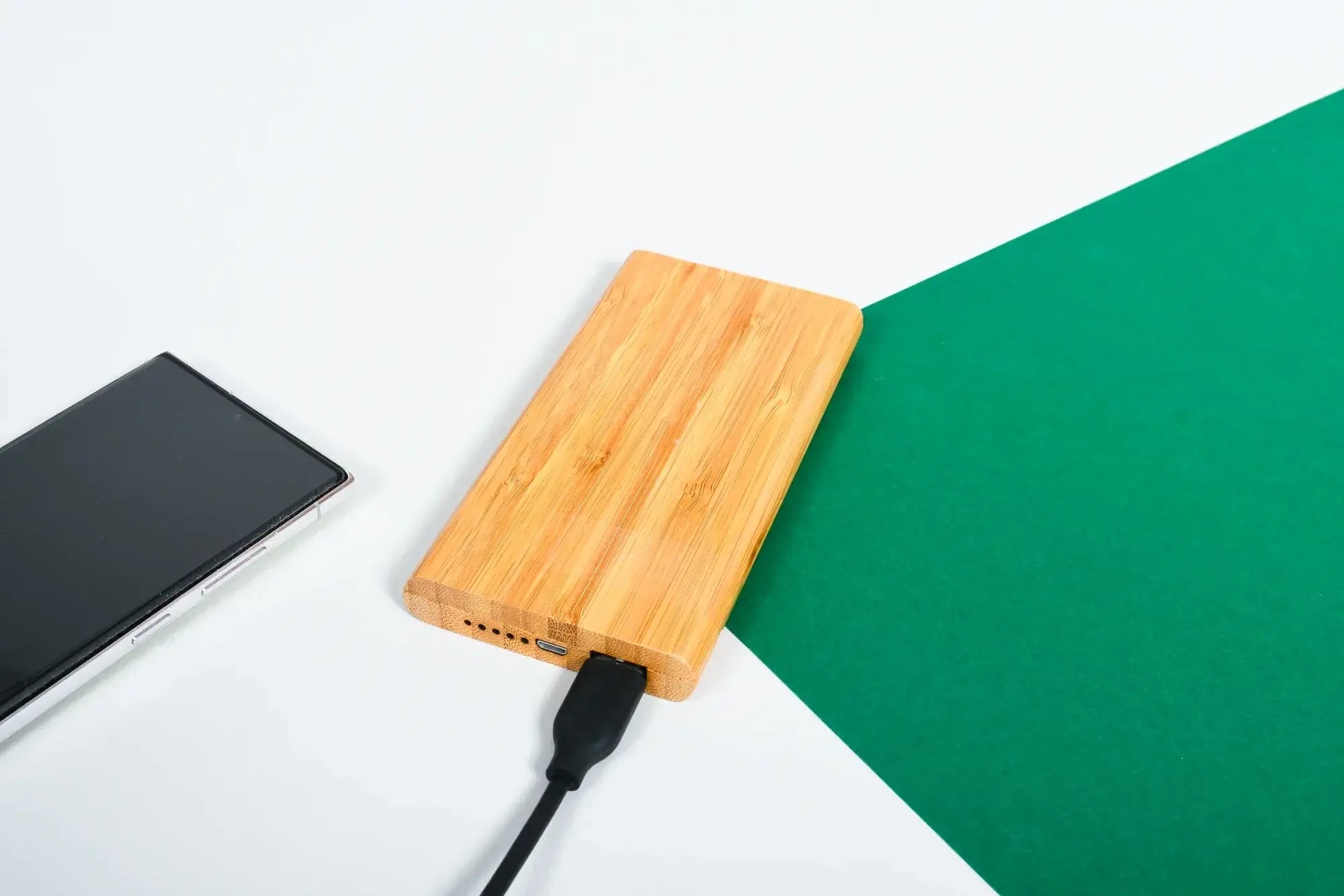 Powerbank 4000 mAh dans un boîtier en bambou personnalisé