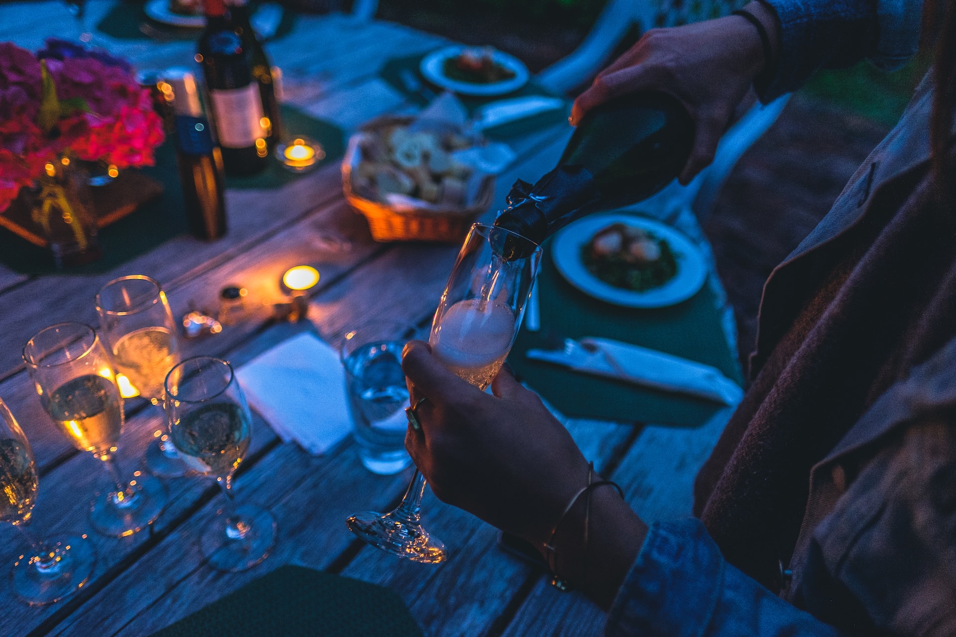 Discover creative corporate event catering ideas and menu planning tips to impress your guests and make your next event a success.