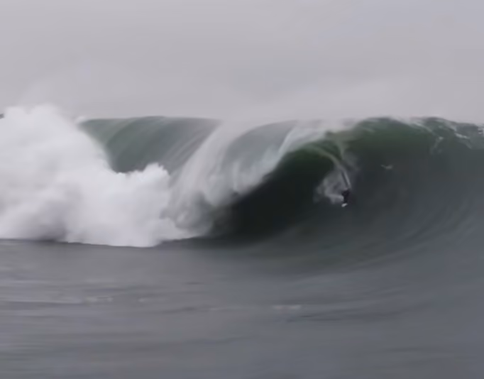 “That Looks Fake!” Kelly Slater Reacts to Malakai Hagley’s Mullaghmore Bomb