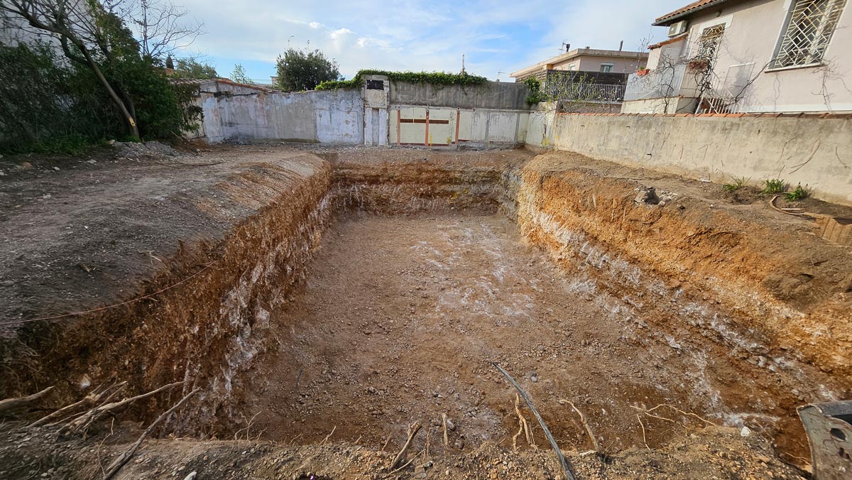 Terrassement profond à -4 m pour construction d’une villa avec cave à Marseille.