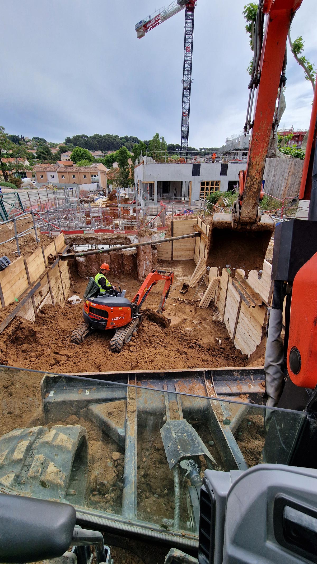 Terrassement général pour un chantier professionnel à Ollioules dans le Var.