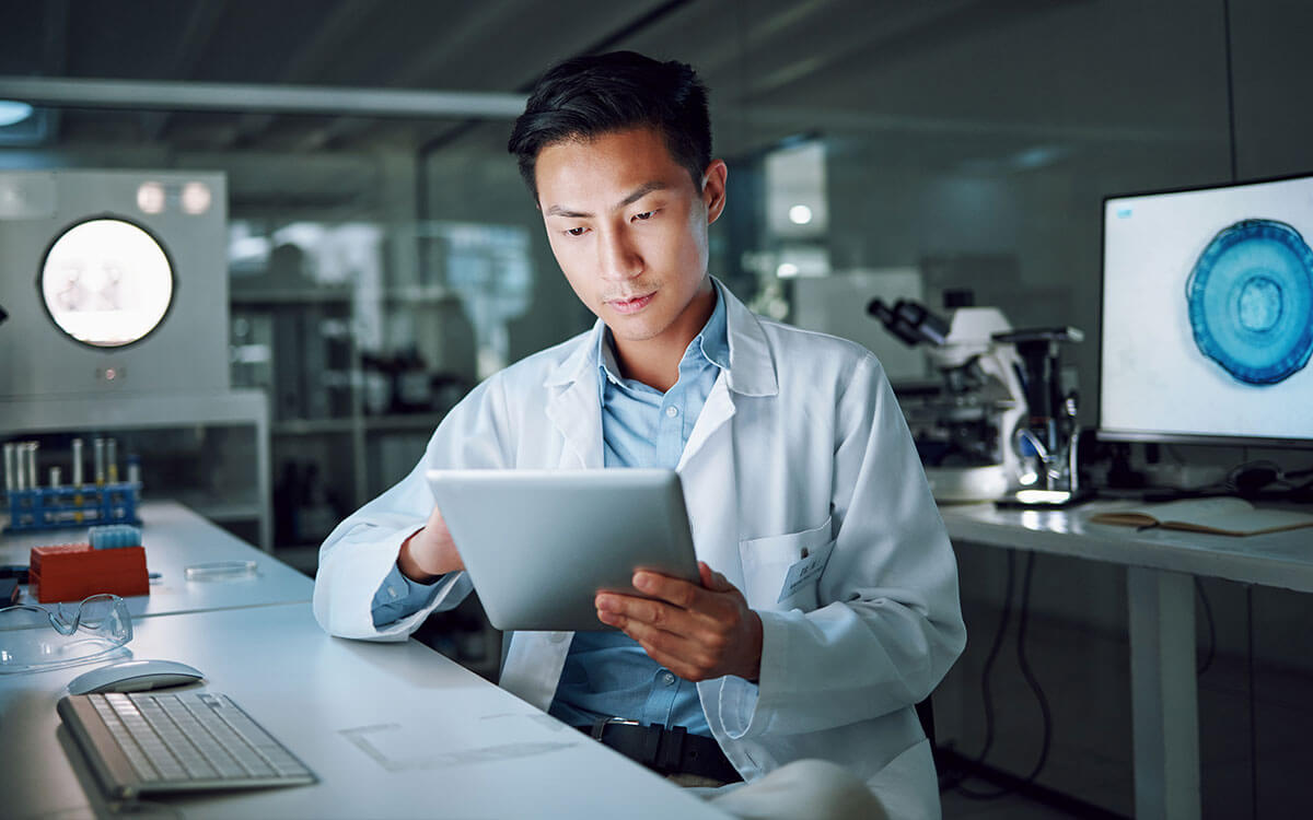 Lab researcher using K Pro