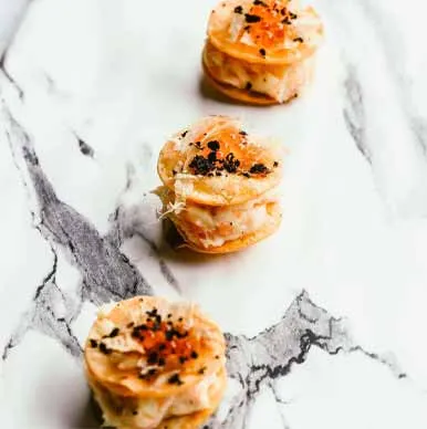 Tres pequeños aperitivos del catering de Club de Tiro