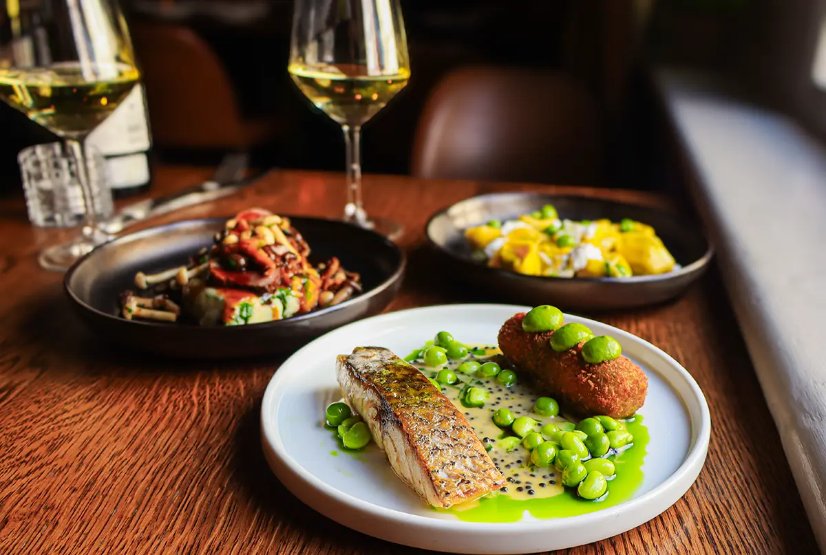 Discover Ember Yard’s thoughtfully curated lunchtime offering, celebrating the best of our Spanish–Italian inspired small plates. 