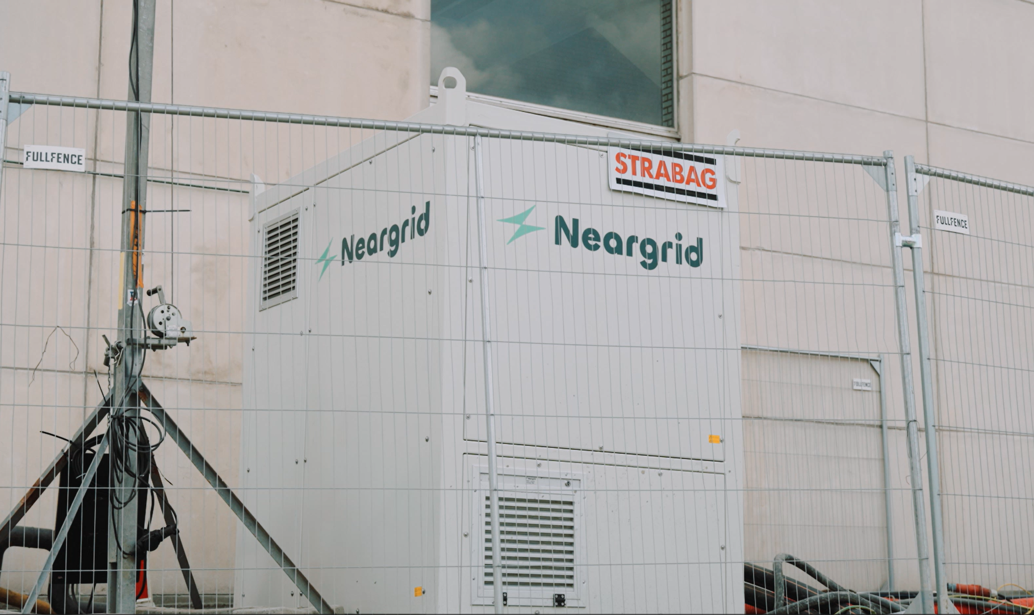 Neargrid batterij vermindert CO₂-uitstoot en geluidsoverlast op de bouwplaats van UZ Gent, in lijn met de duurzaamheidsdoelen van STRABAG.