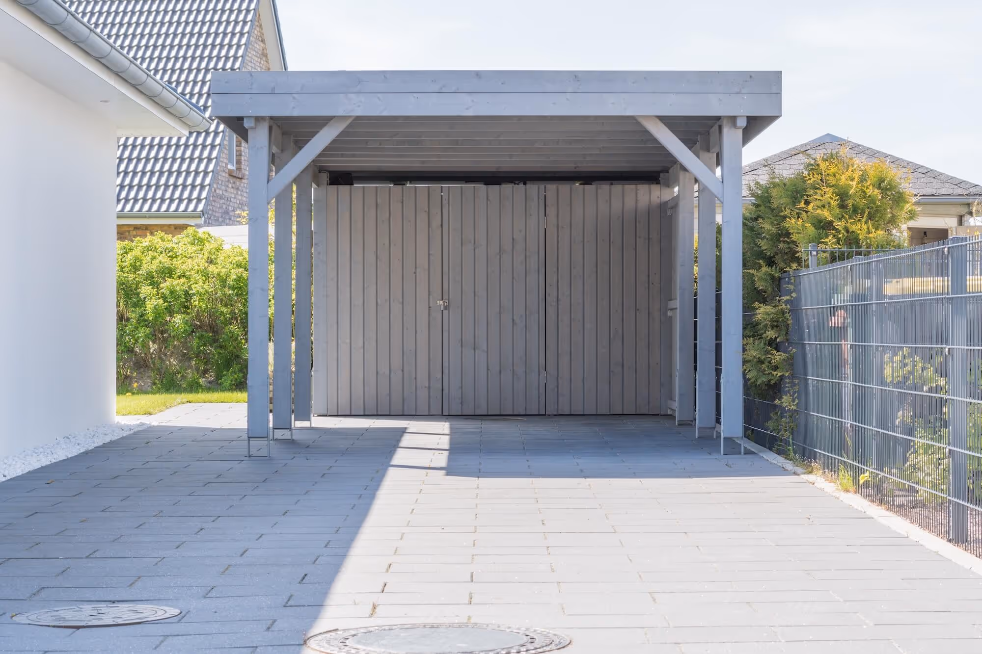 Der Carport als Garage für ein Fahrzeug