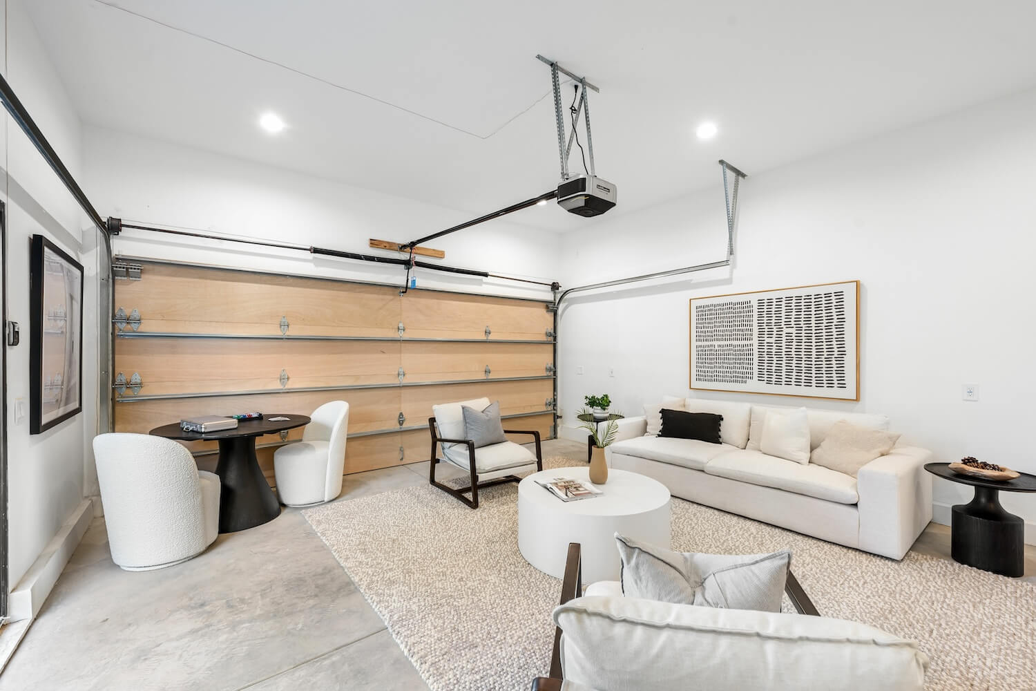 Zum Wohnzimmer umgebaute Garage