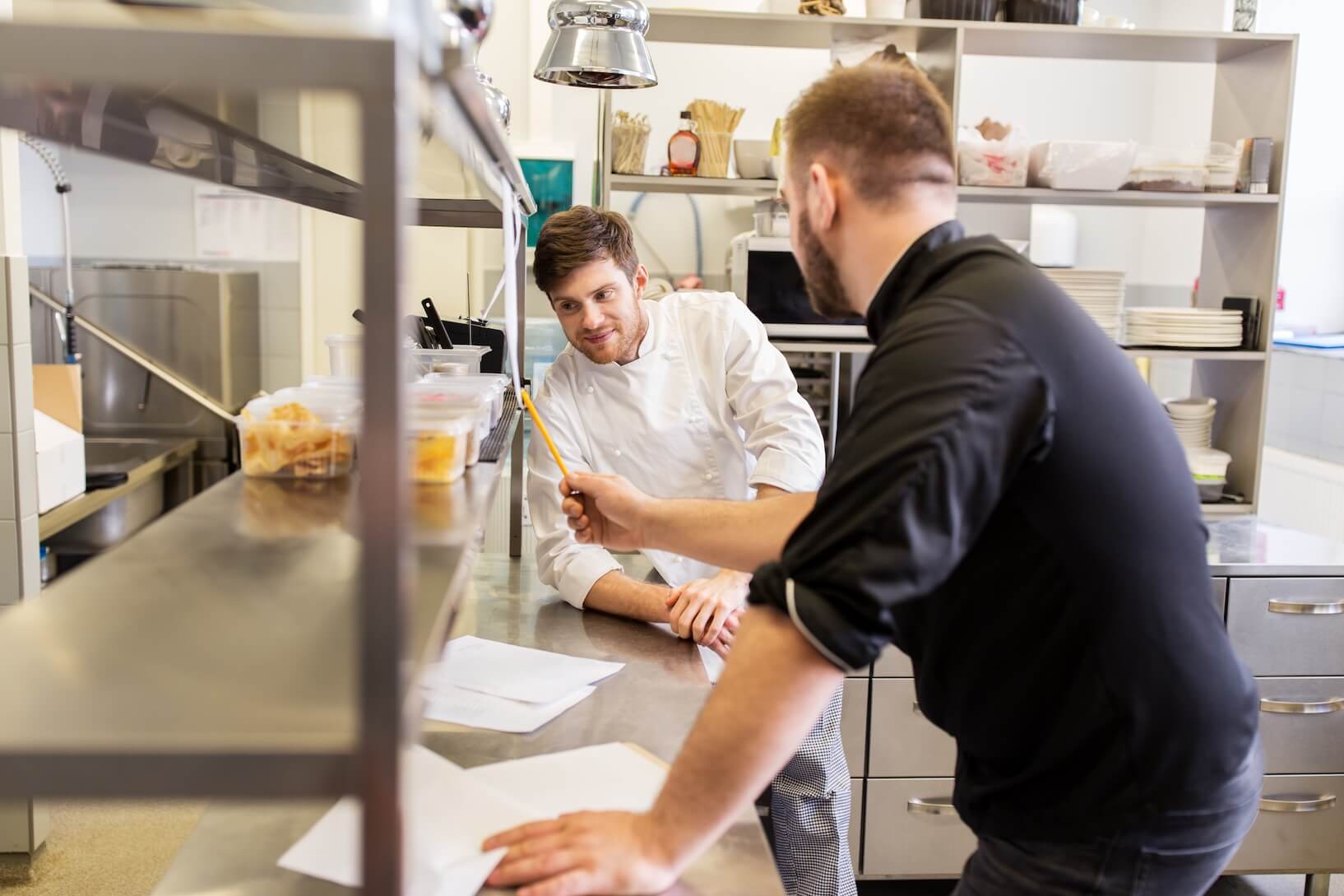 Im Zusammenhang mit Ihrem Gastronomiekonzept müssen Sie auch Aufwärm- und Vollküche unterscheiden