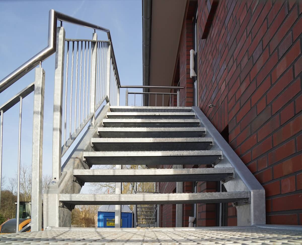 Außentreppe aus Stahl zum Obergeschoss