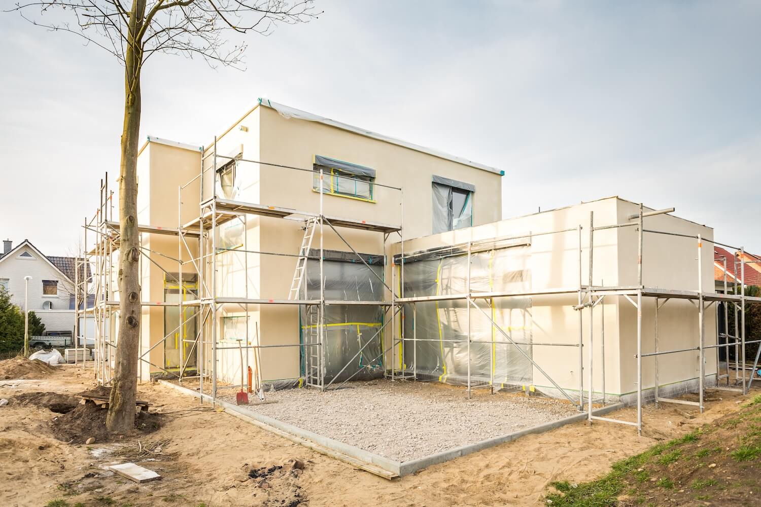 Modernes Einfamilienhaus mit Flachdach im Bau