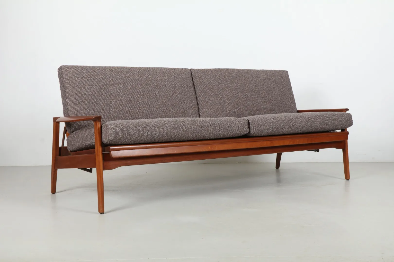 Stunning Fred Lowen 'Fler Flermark' Folding Sofa Daybed by Broadhead Bros