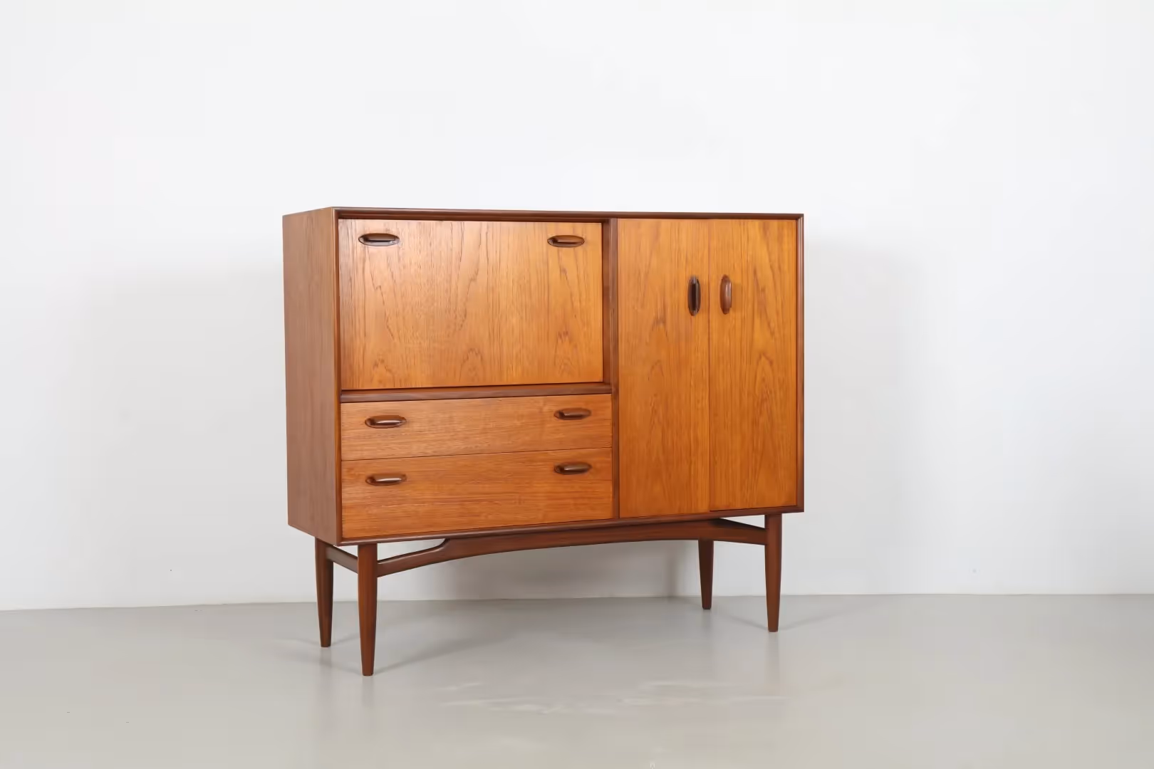 Elegant Victor Wilkins 'Brasilia' Model 4055 Tall Sideboard by G-Plan