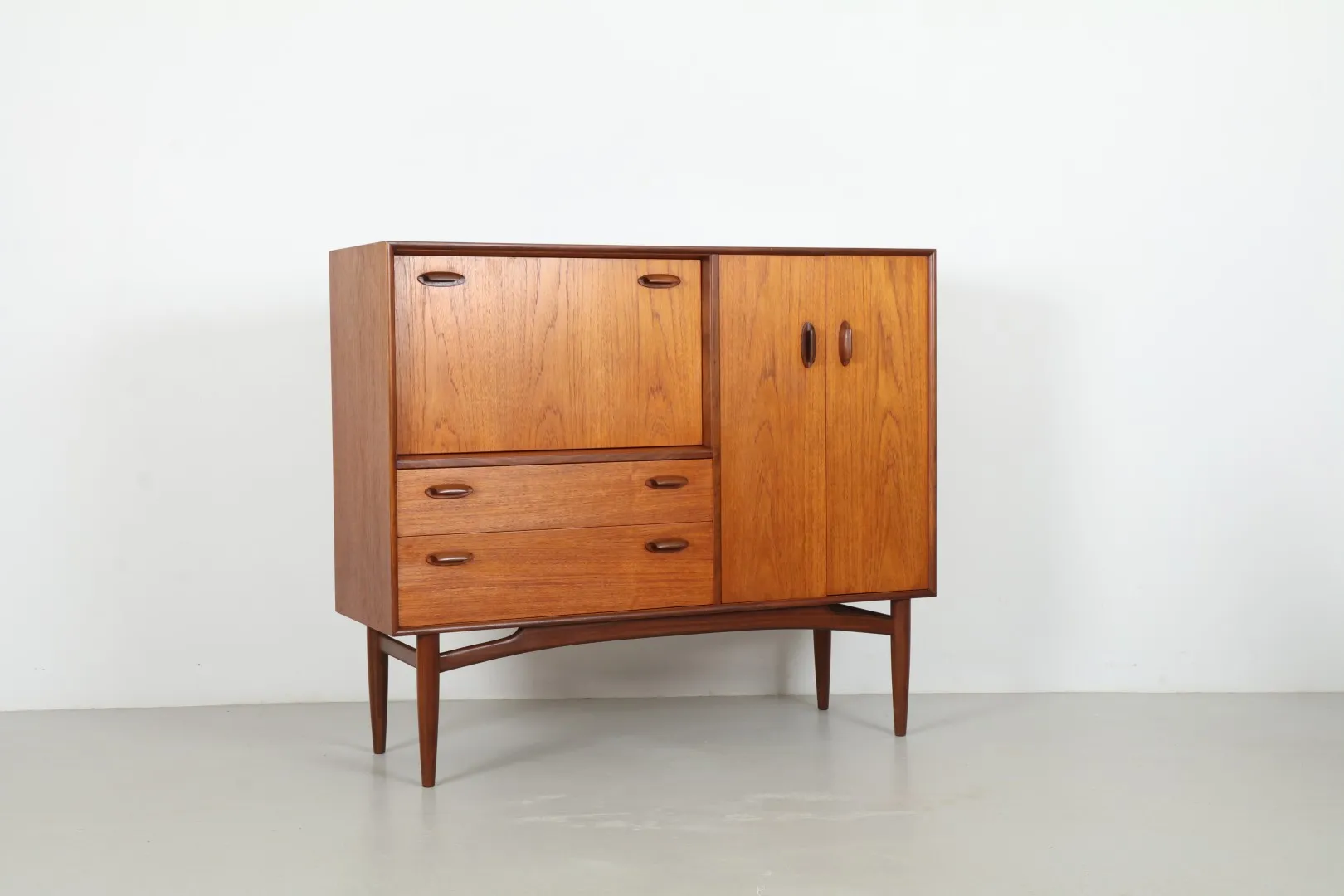 Elegant Victor Wilkins 'Brasilia' Model 4055 Tall Sideboard by G-Plan