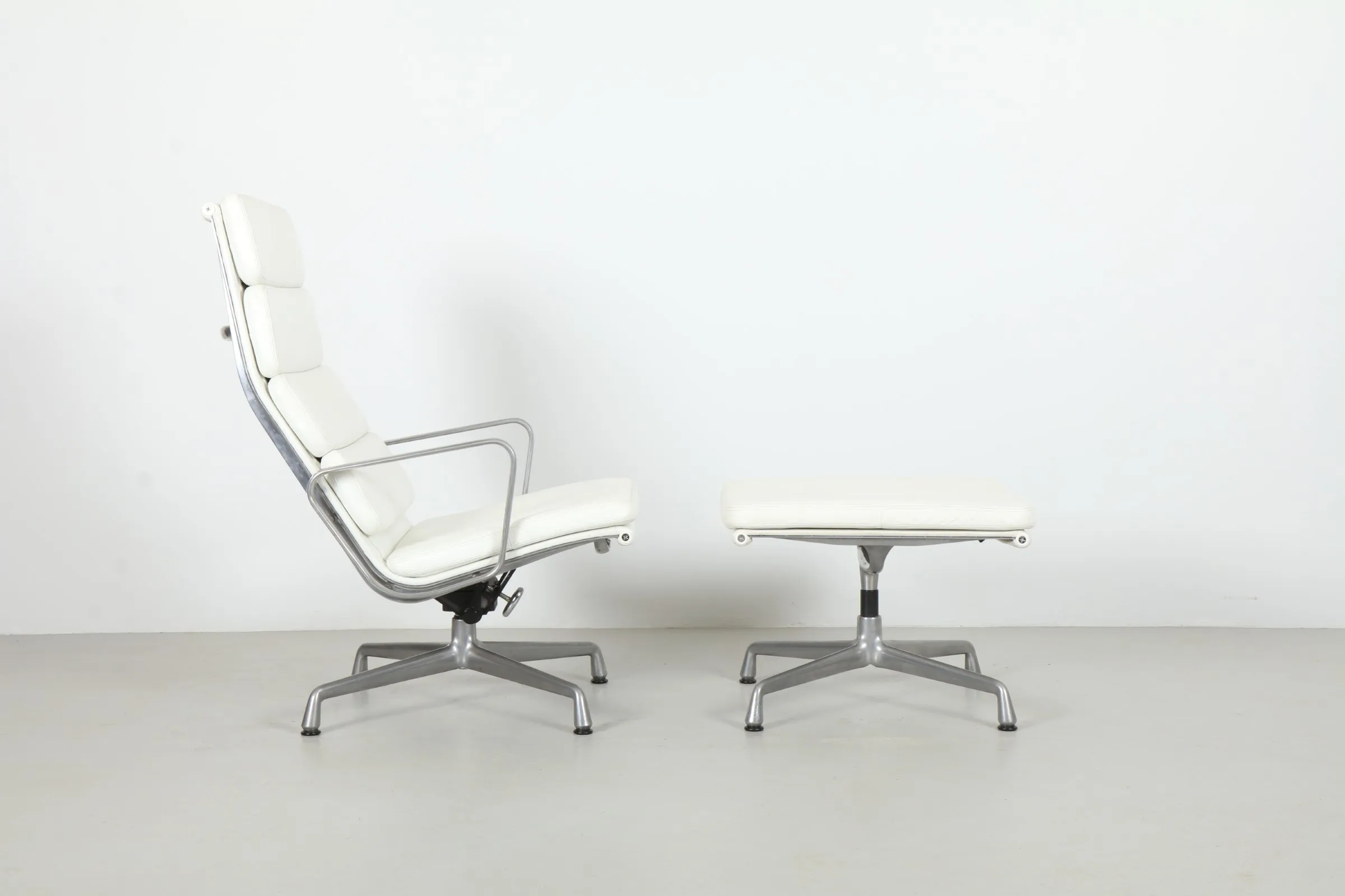 Stunning Charles & Ray Eames EA222 'Soft Pad' Lounge Chair & Ottoman By Vitra