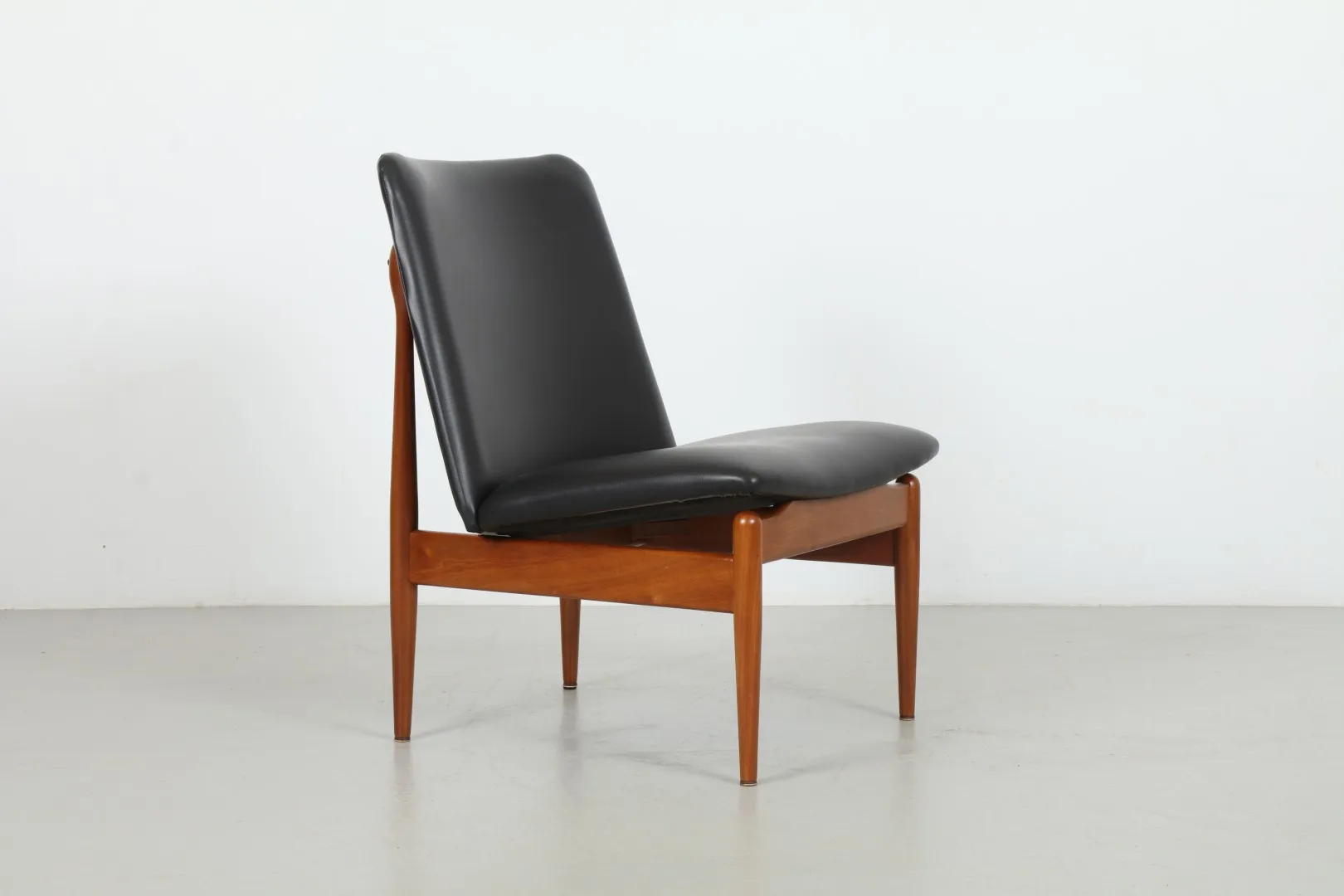 Sleek NZ Made Spade Back Lounge Chair by Unit Style