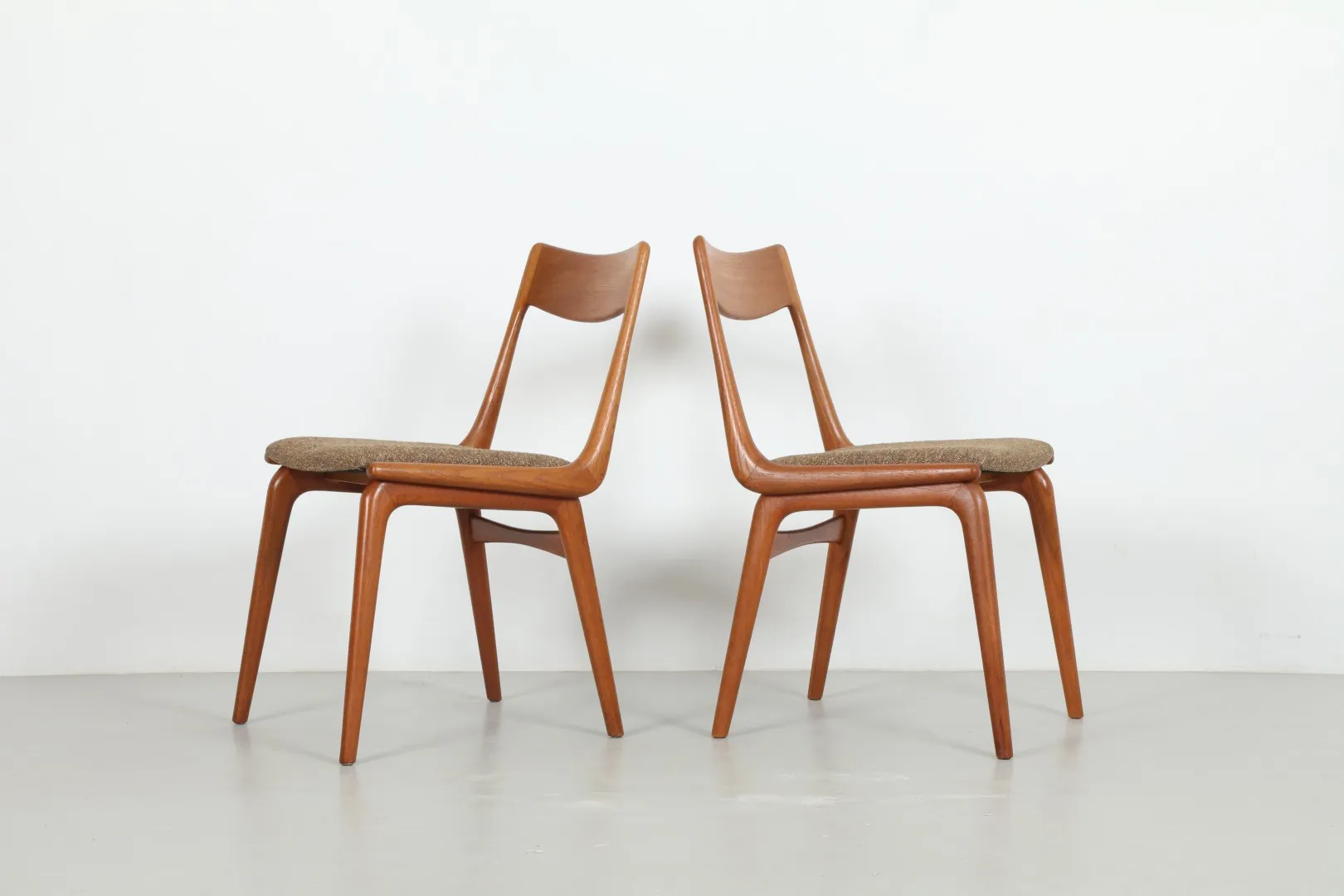 Six Refined Alfred Christensen 'Boomerang' Model 370 Dining Chairs by Slagelse Mobelvaerk