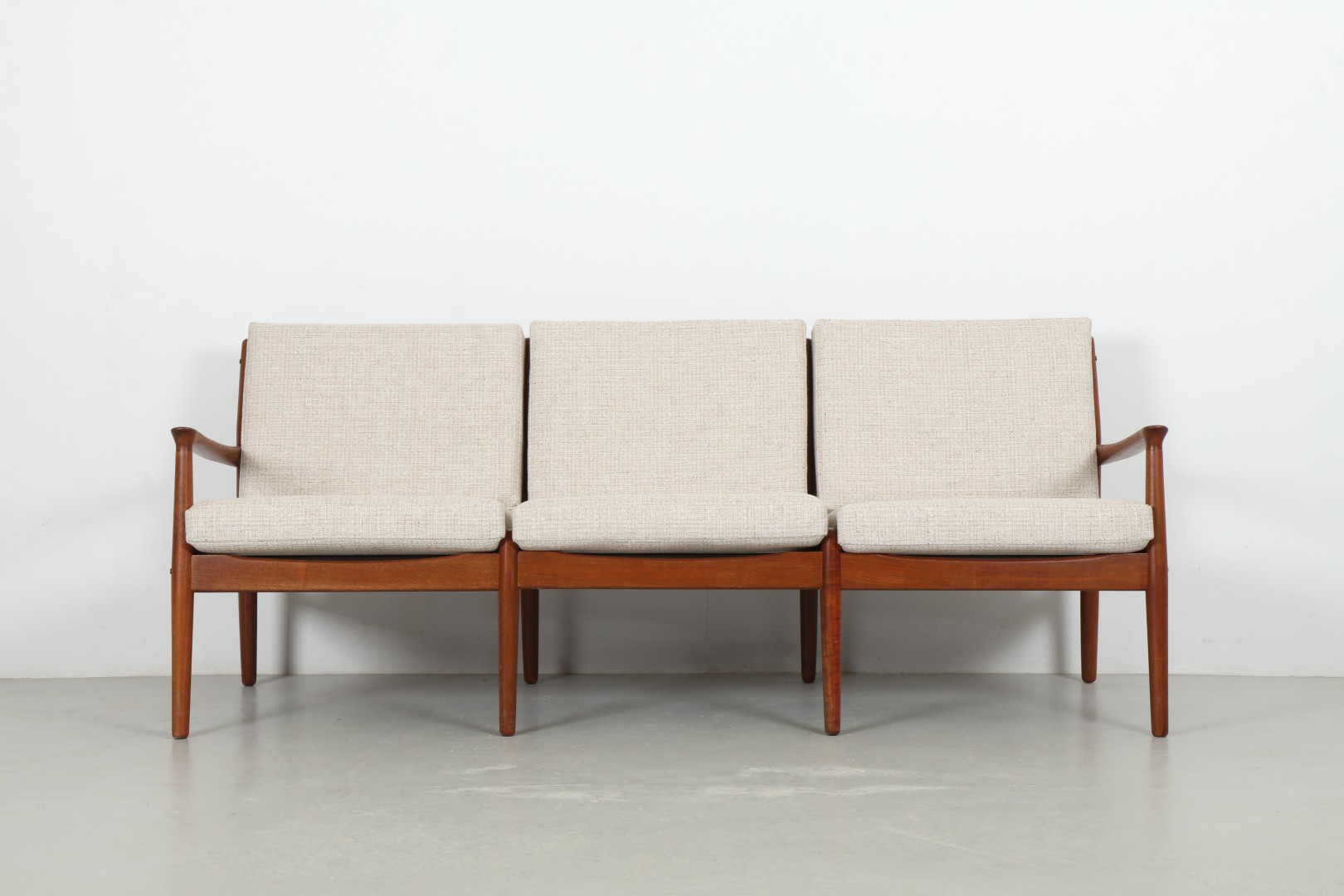 Elegant Svend Aage Eriksen 'GM5' Sofa by Glostrup