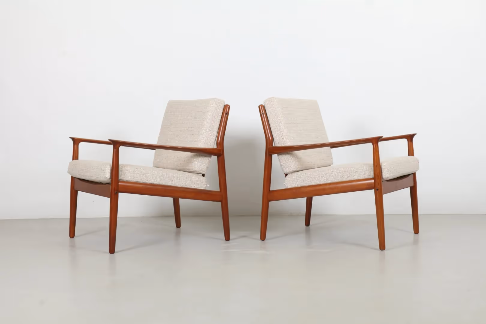 Pair of Refined Svend Aage Eriksen 'GM5' Armchairs by Glostrup