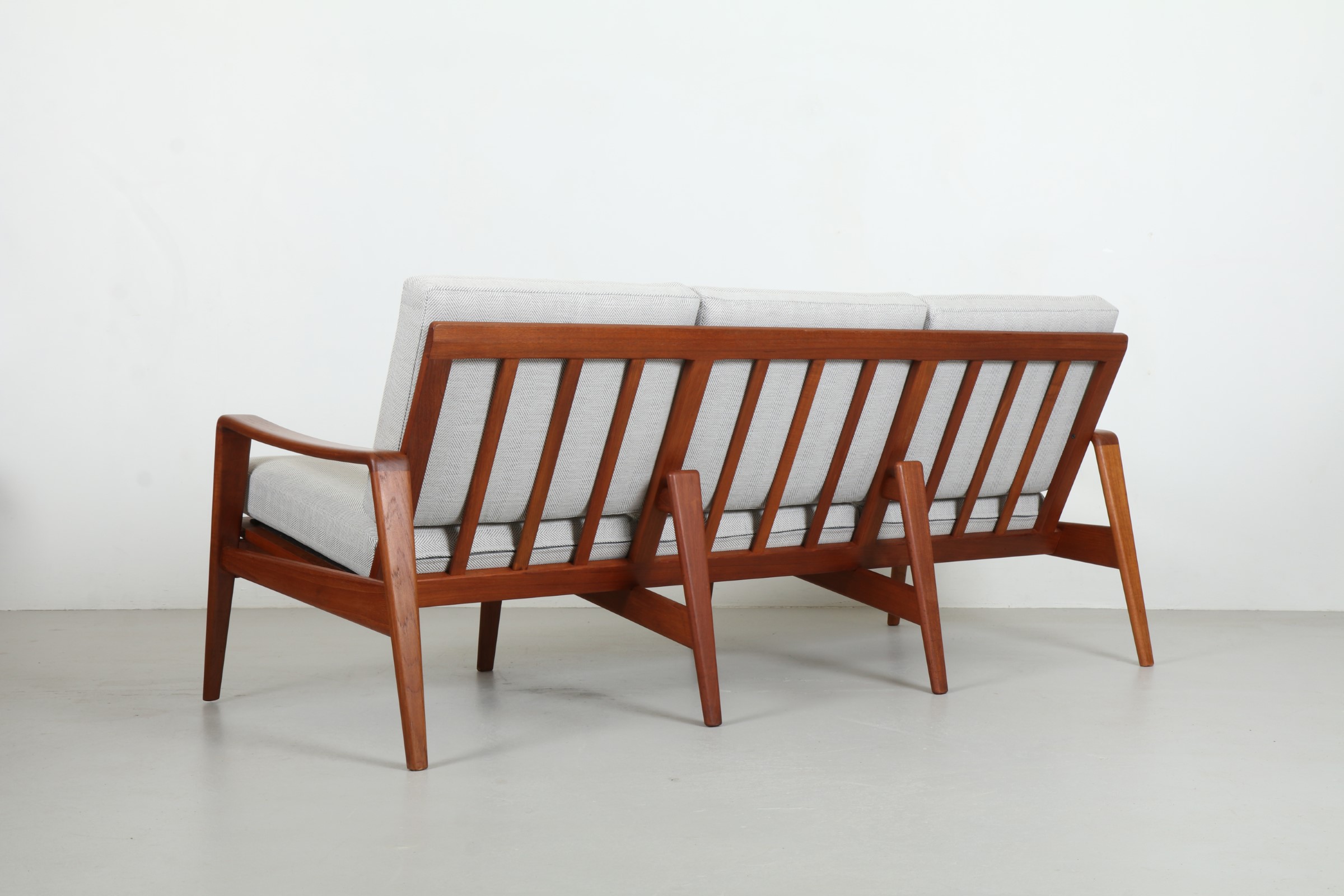 Sleek Arne Wahl Iversen 'Model 35' Sofa by Komfort
