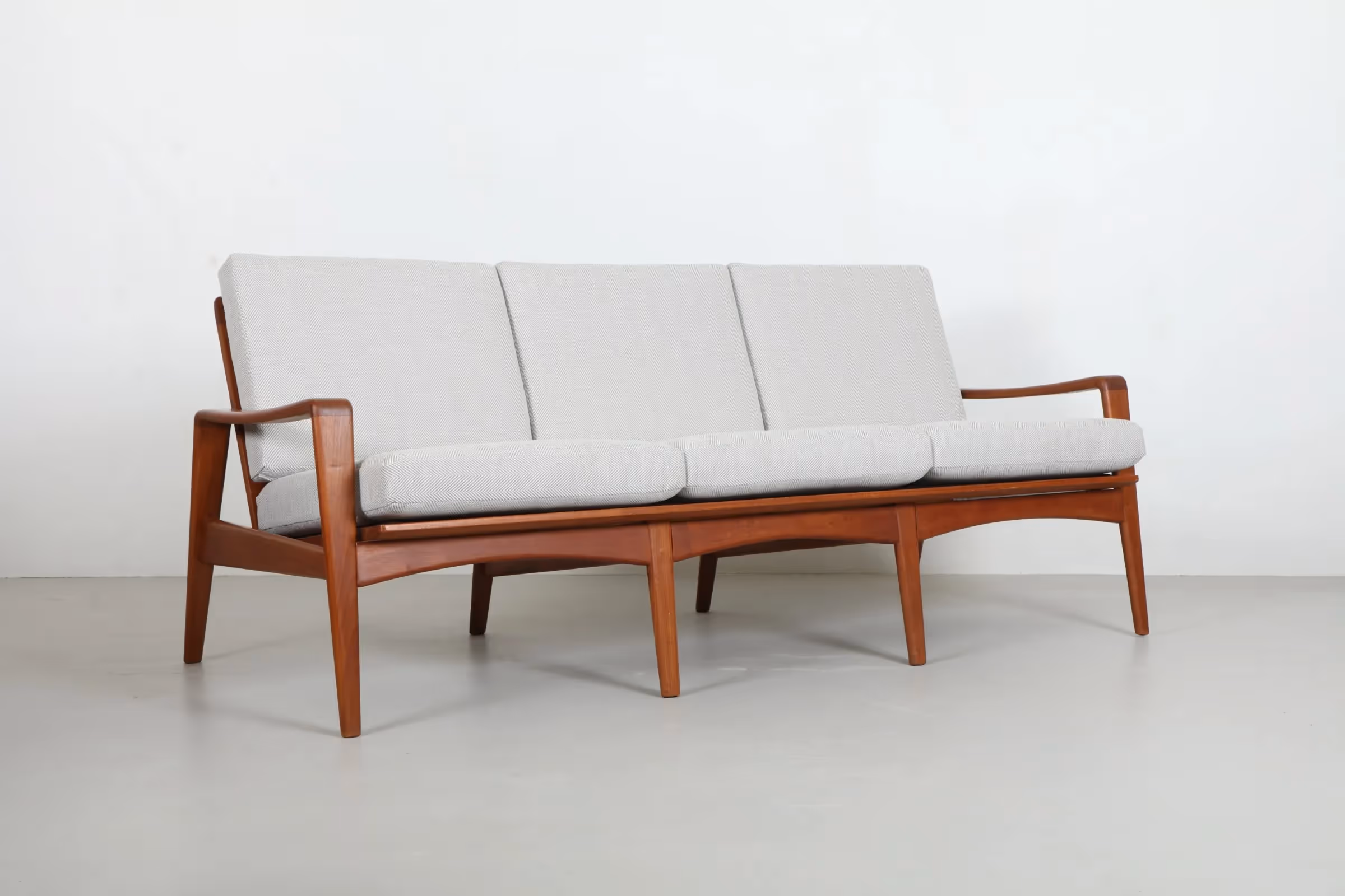 Sleek Arne Wahl Iversen 'Model 35' Sofa by Komfort