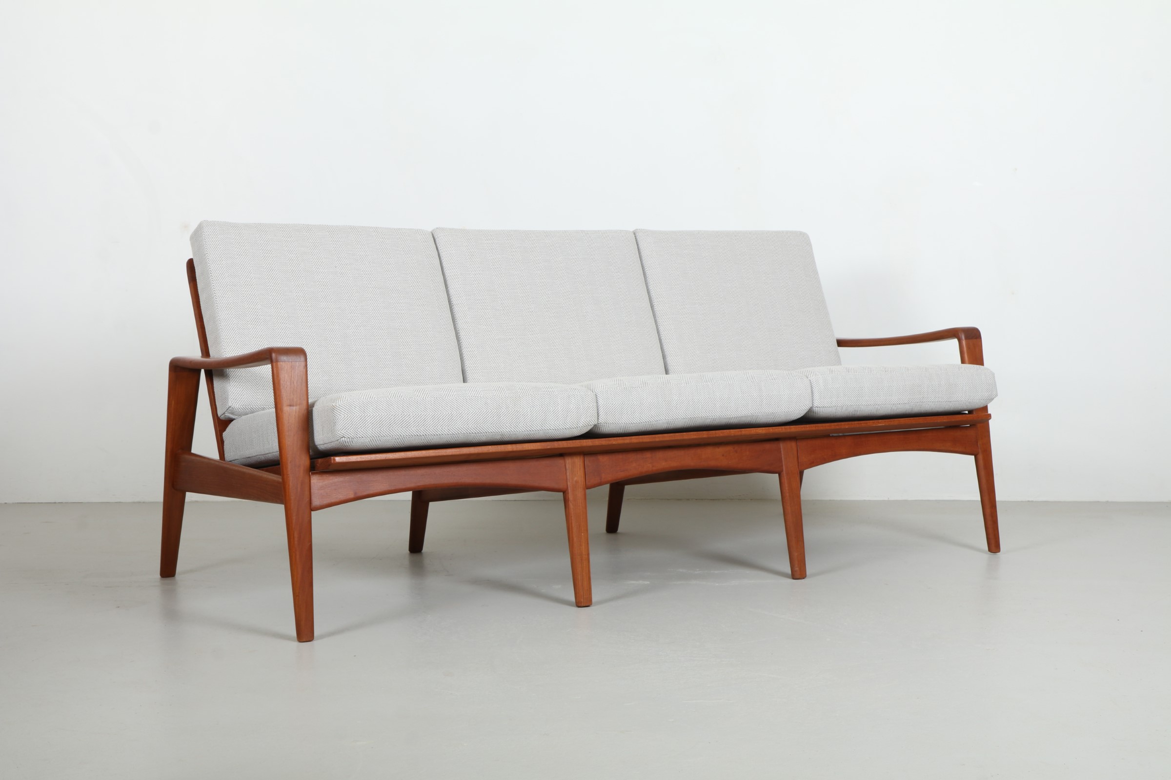 Sleek Arne Wahl Iversen 'Model 35' Sofa by Komfort