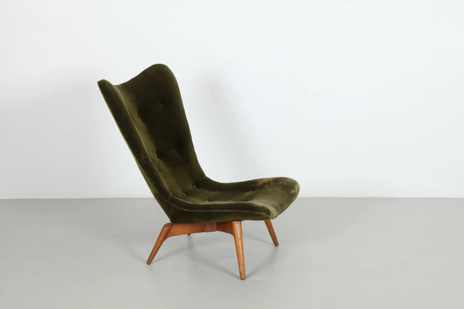 Rare and Significant 'R152' Armchair by Grant Featherston