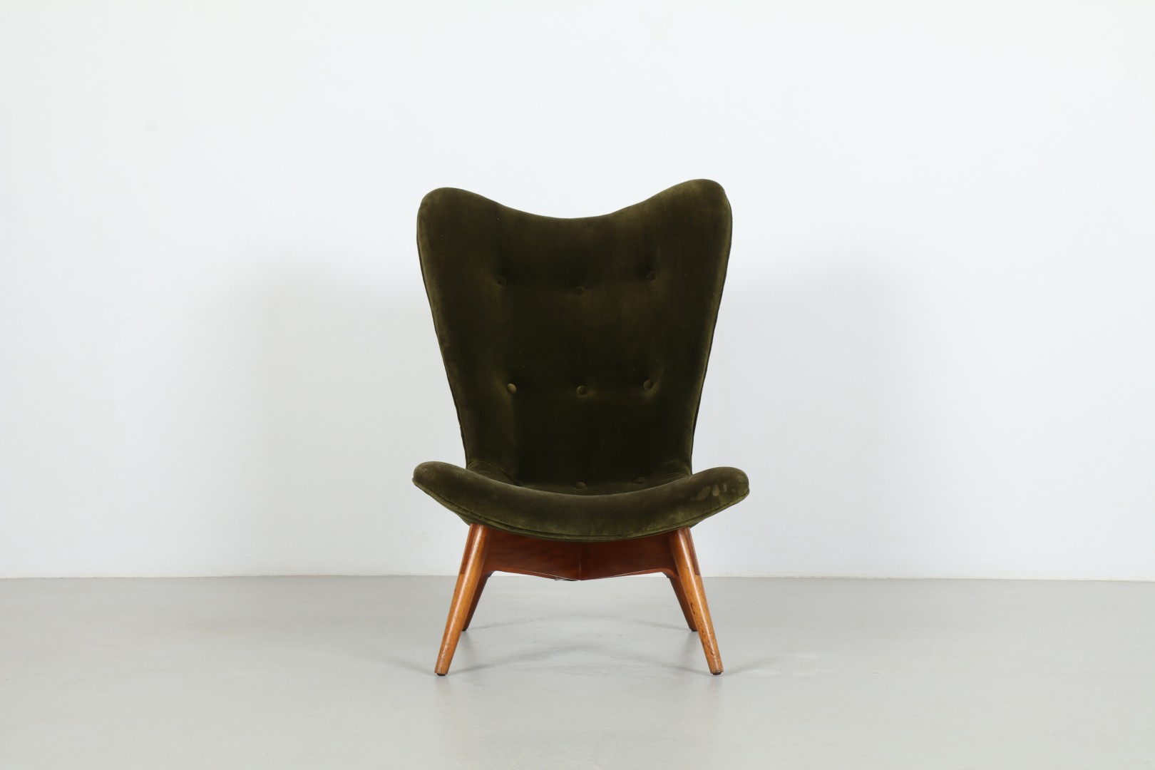 Rare and Significant 'R152' Armchair by Grant Featherston
