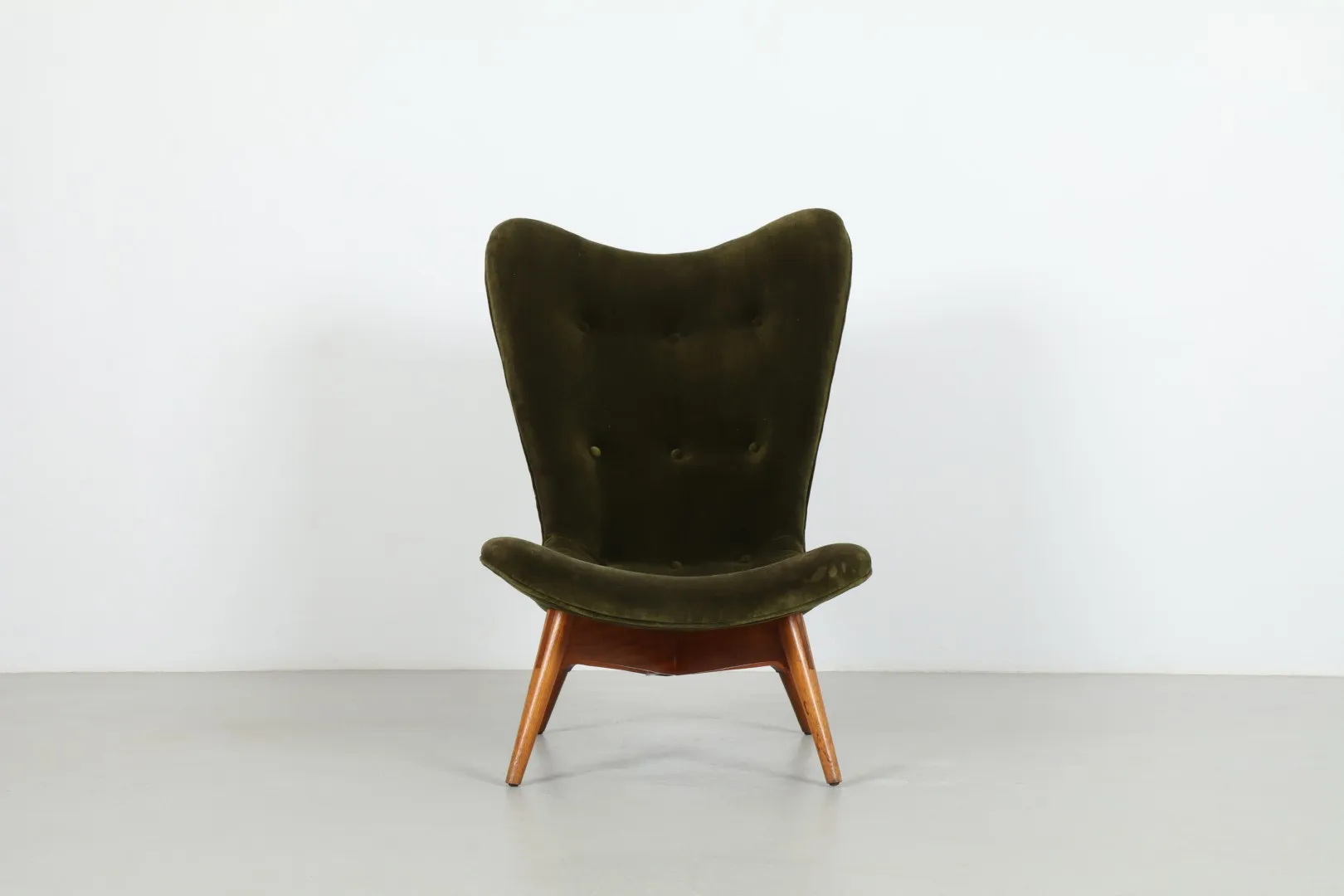 Rare and Significant 'R152' Armchair by Grant Featherston