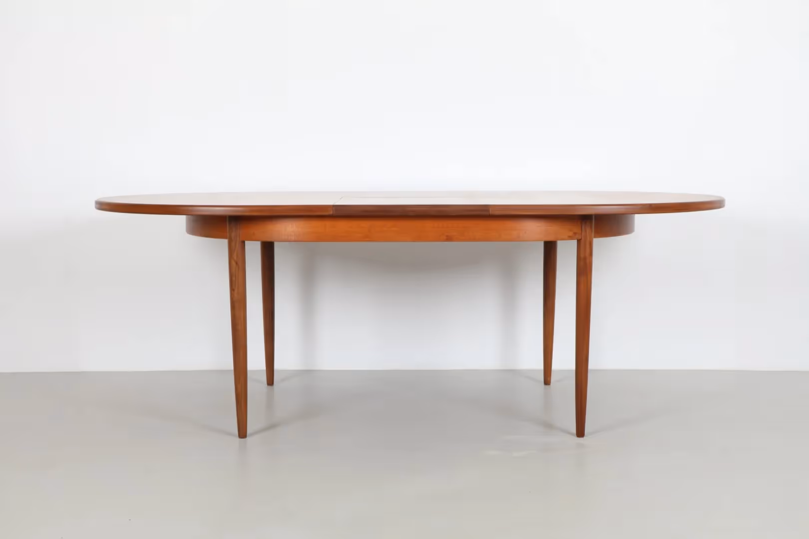 Curvaceous Victor Wilkins 'Fresco' Model 4387 Oval Dining Table by G-Plan