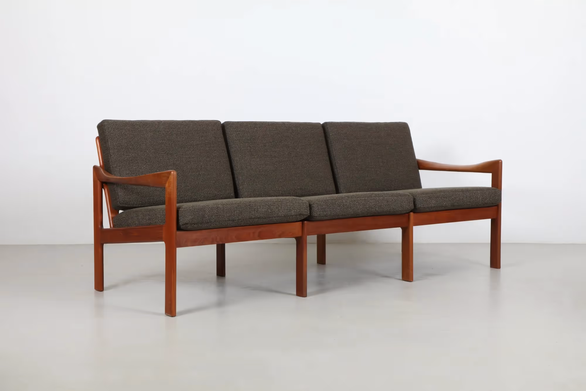 Sleek Illum Wikkelso 'Model 20' Sofa by Niels Eilersen