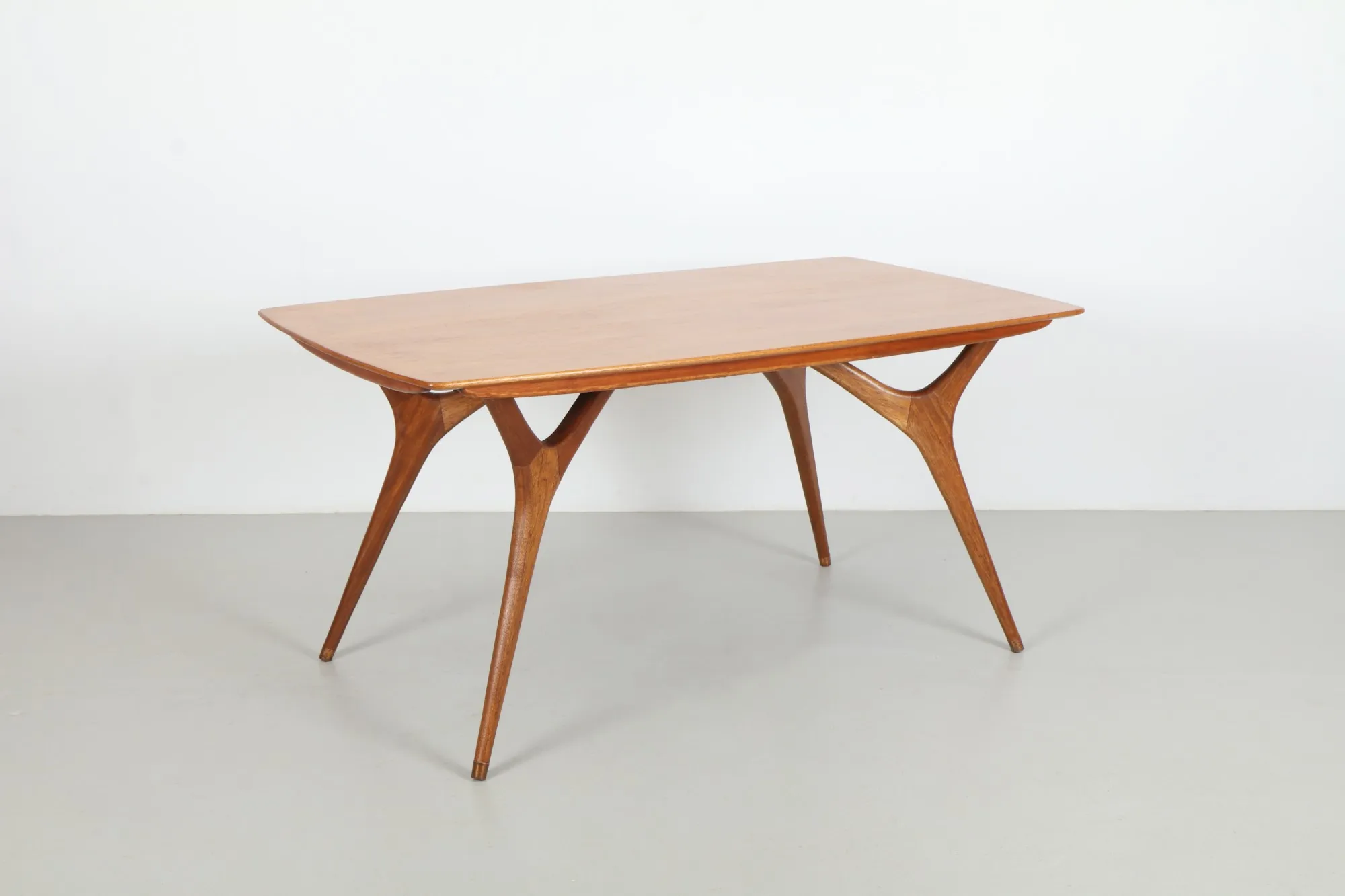 Striking 1950s 'Wishbone' Dining Table by Hunt, Son & Oliver 