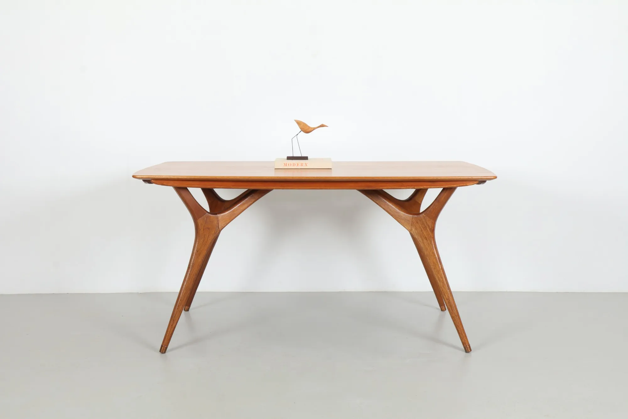 Striking 1950s 'Wishbone' Dining Table by Hunt, Son & Oliver 