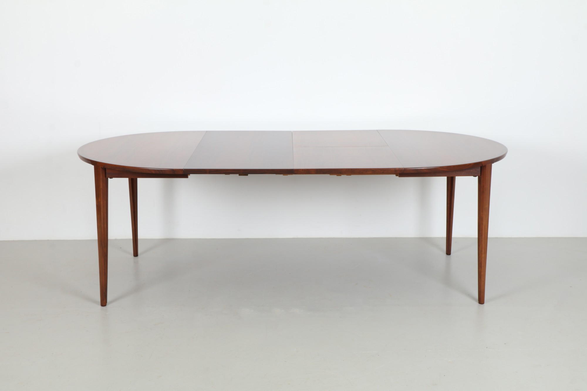 Elegant Henry Rosengren Hansen 'Model 38' Dining Table by Brande Møbelindustri