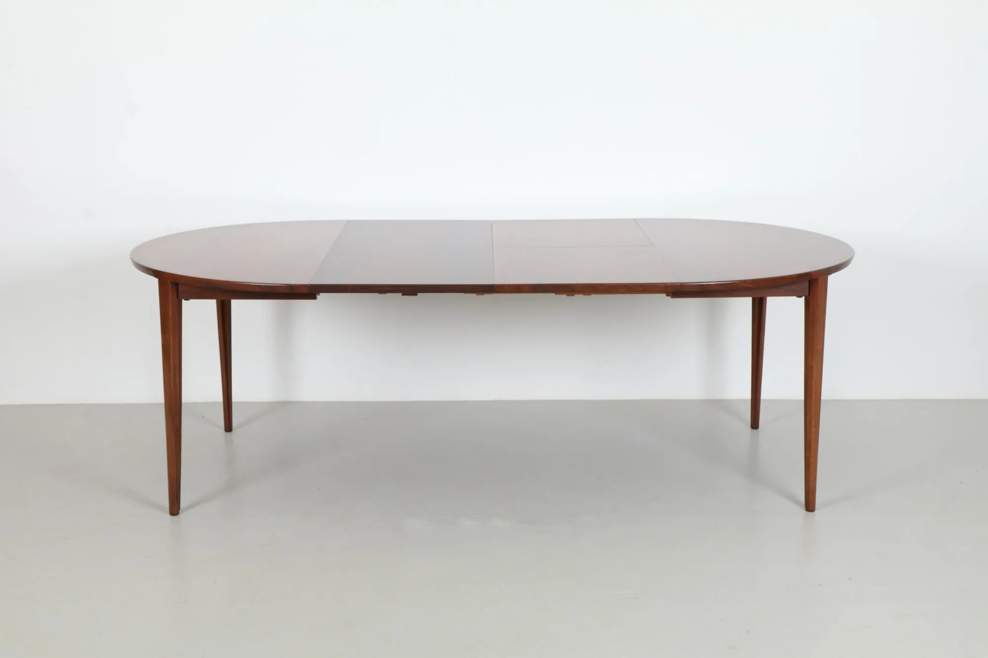 Elegant Henry Rosengren Hansen 'Model 38' Dining Table by Brande Møbelindustri