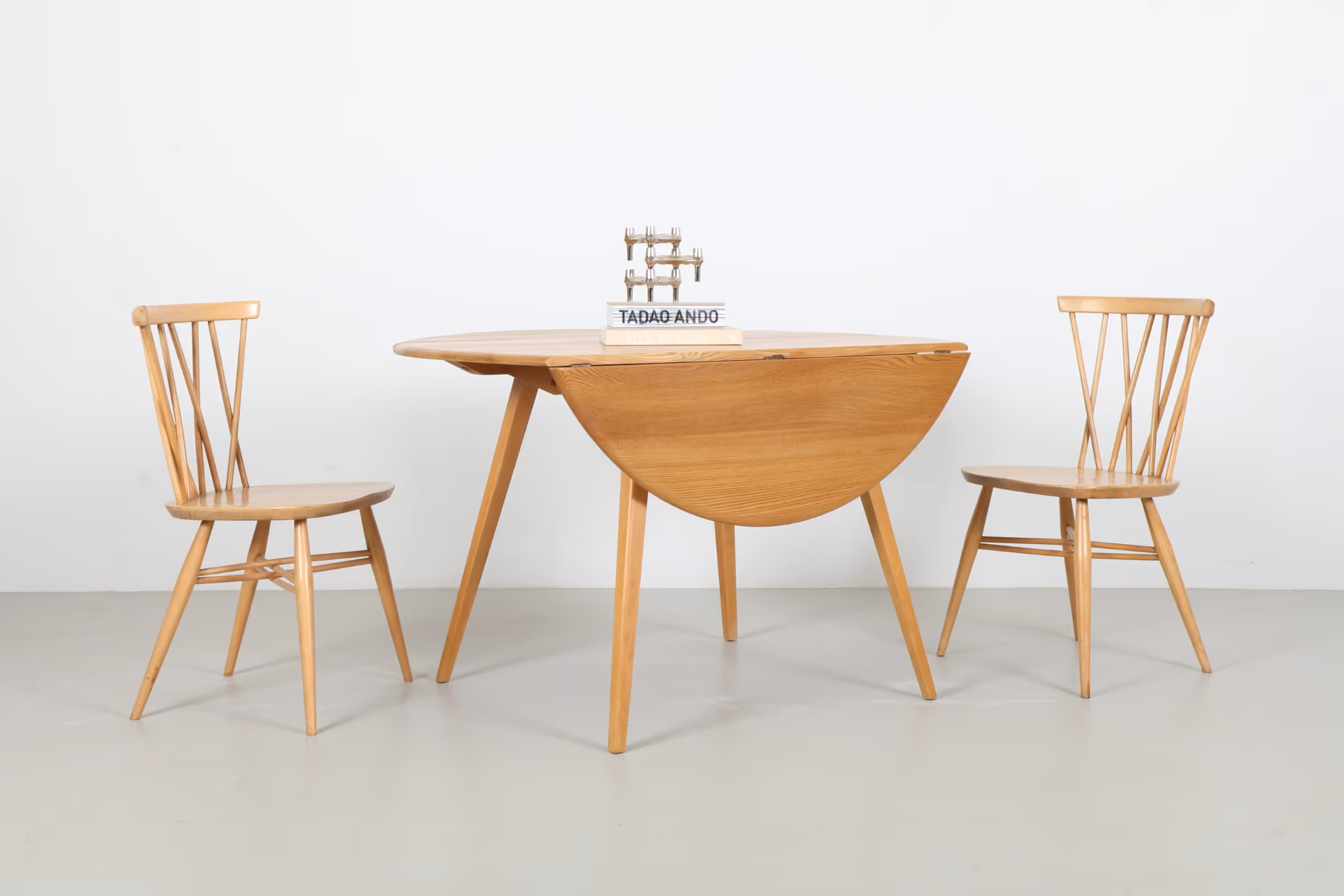 Timeless Lucian Ercolani 'Model 384' Drop Leaf Dining Table by Ercol