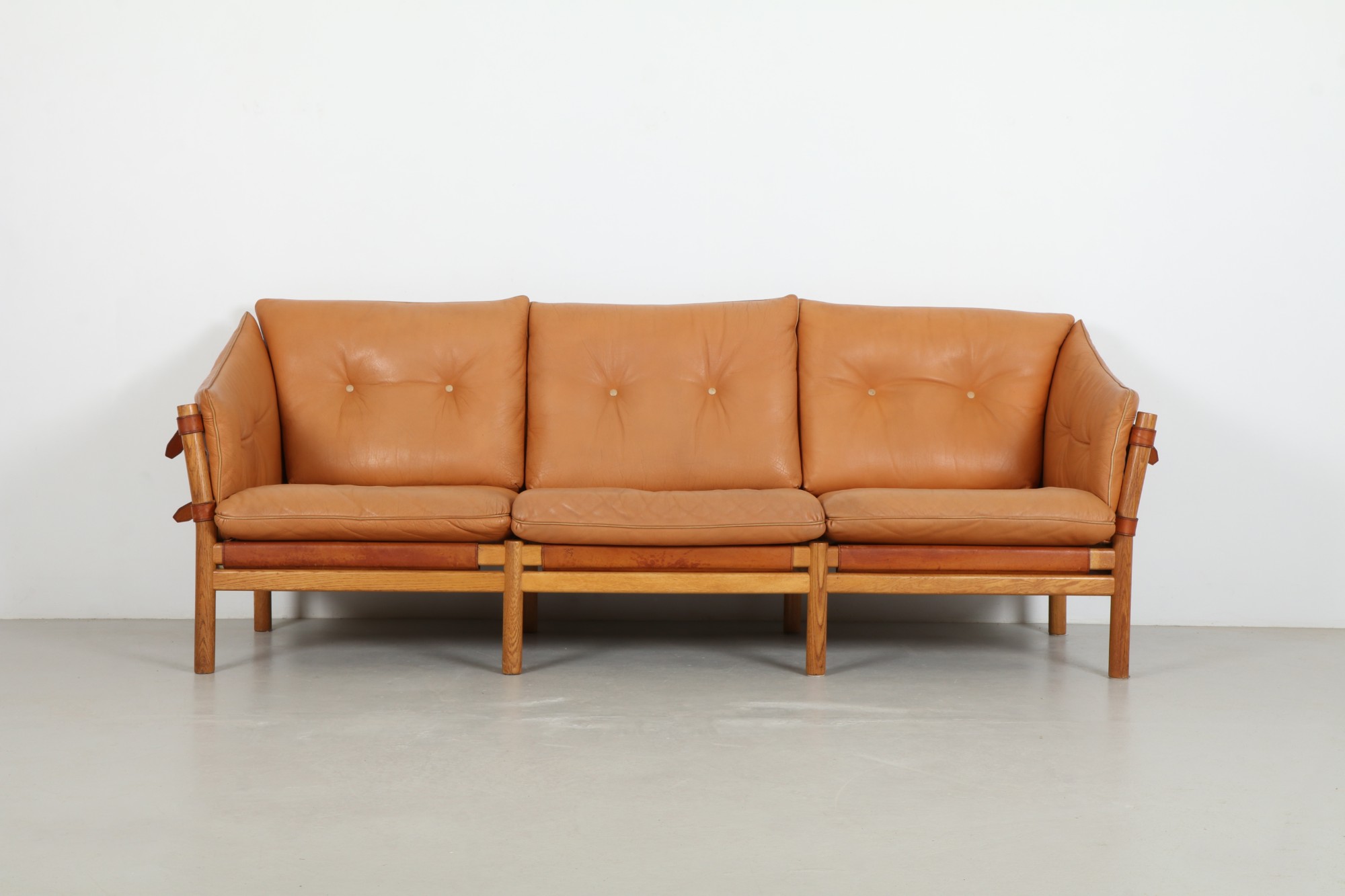 Deluxe Arne Norell Style Scandinavian Three Seat Leather Sofa