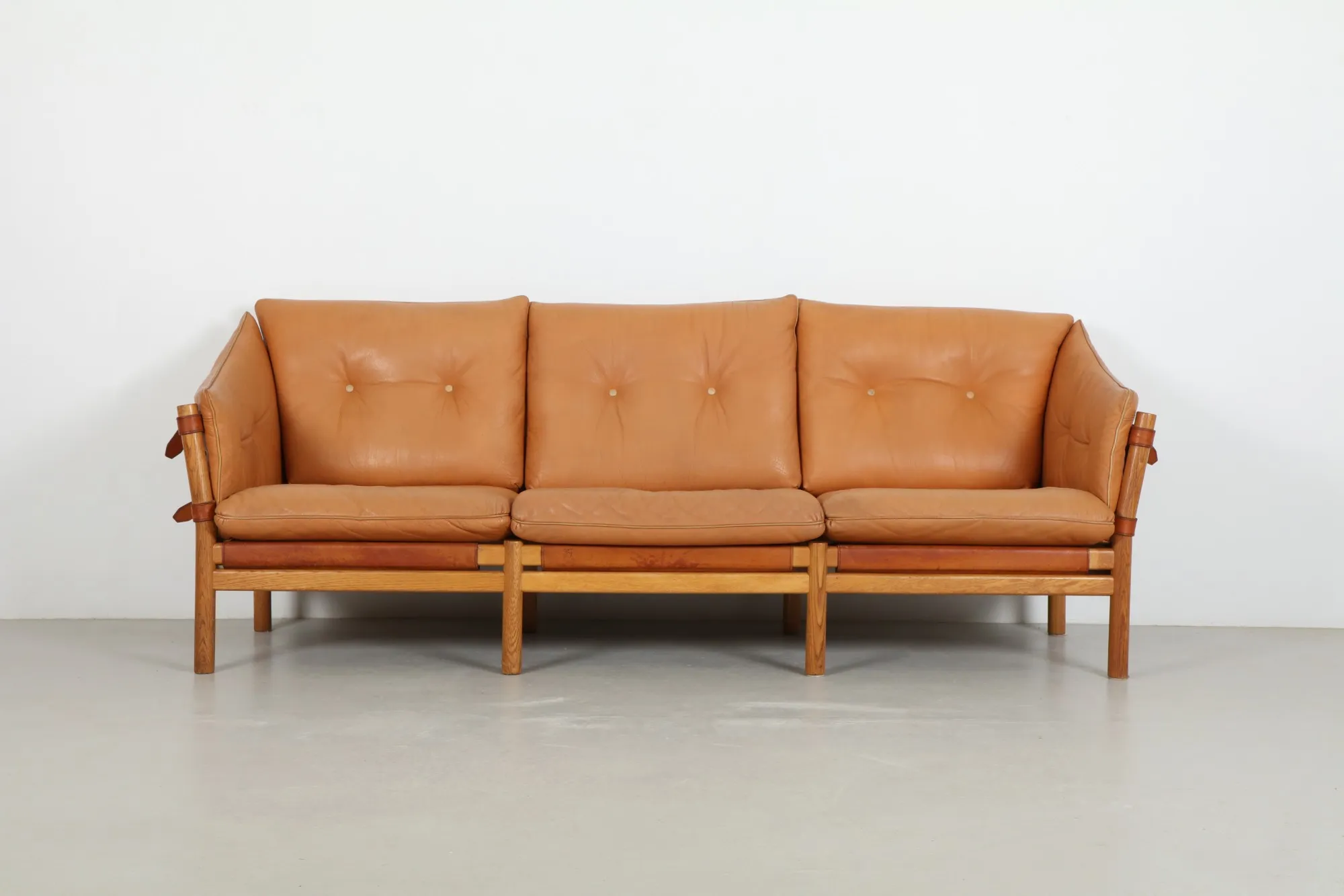 Deluxe Arne Norell Style Scandinavian Three Seat Leather Sofa