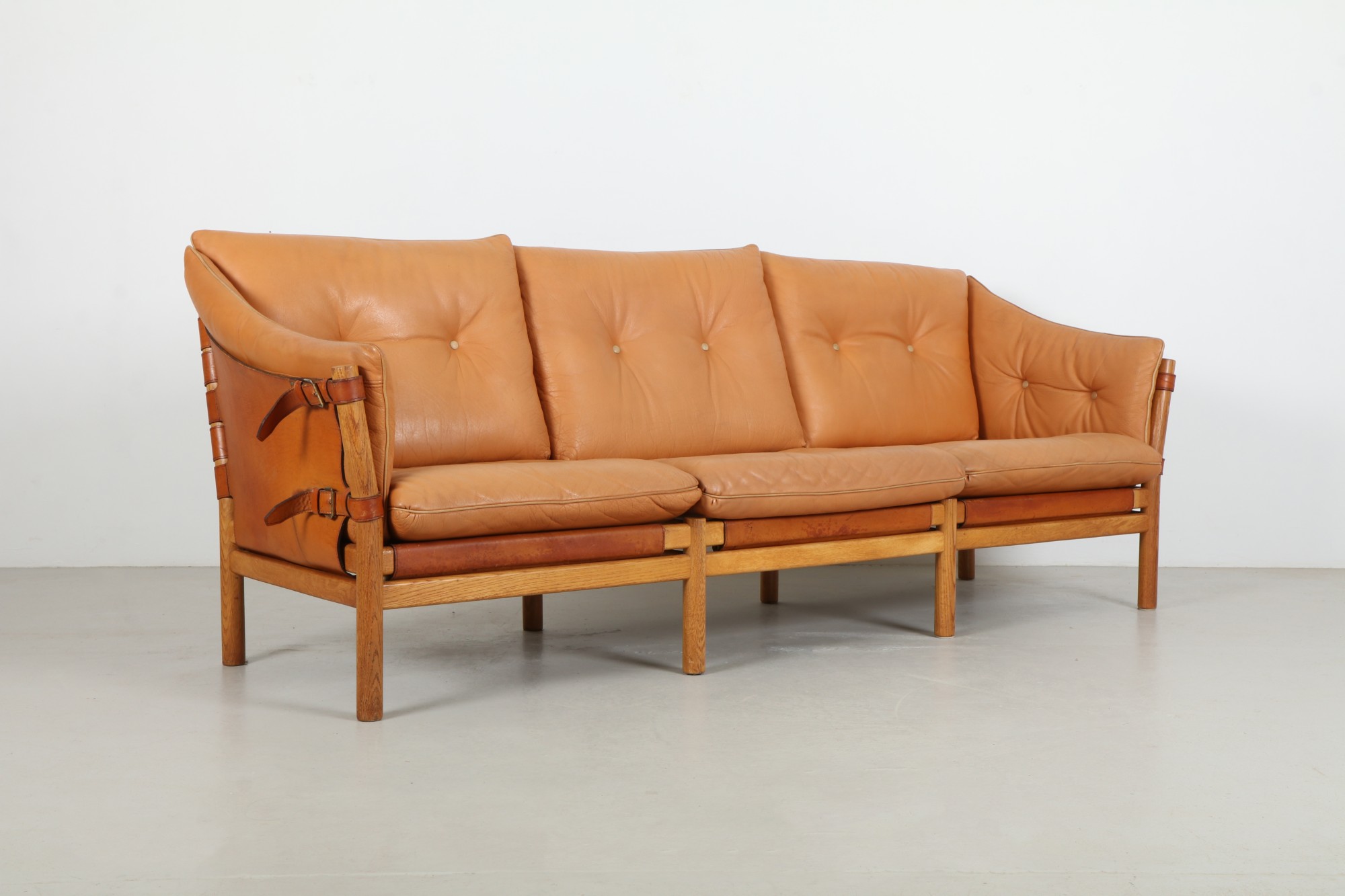 Deluxe Arne Norell Style Scandinavian Three Seat Leather Sofa