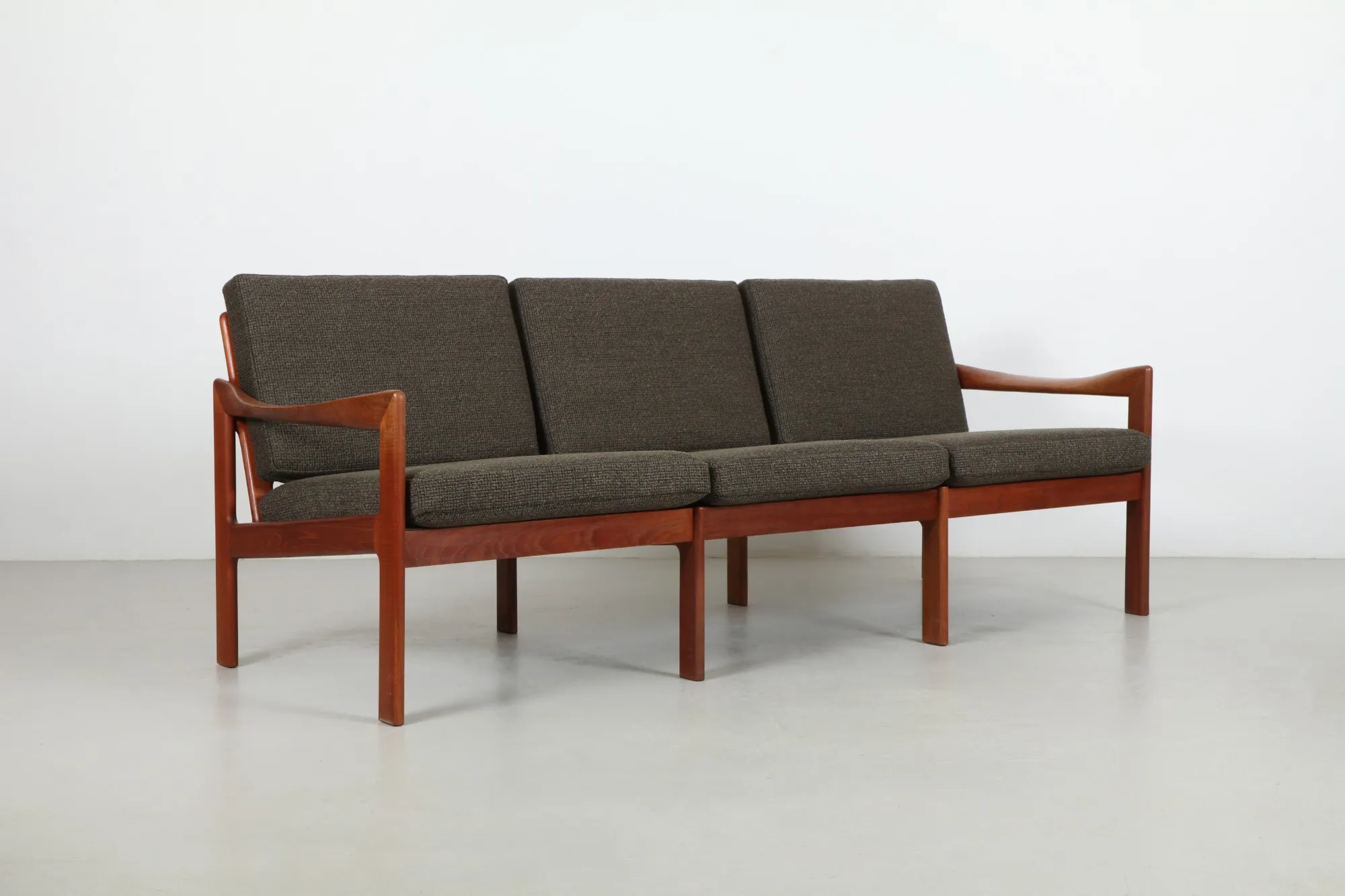 Sleek Illum Wikkelsø 'Model 20' Sofa by Niels Eilersen