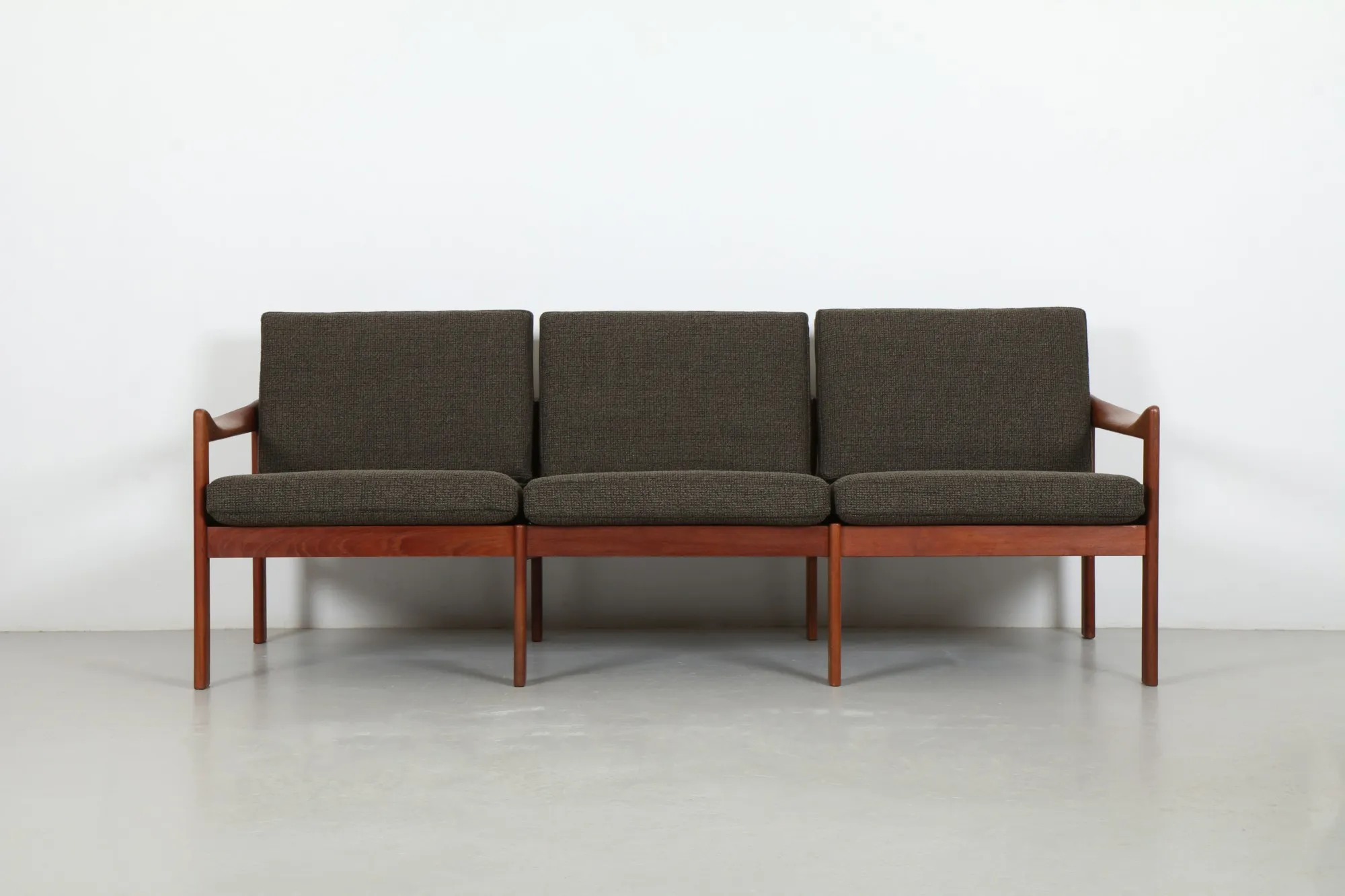 Sleek Illum Wikkelsø 'Model 20' Sofa by Niels Eilersen