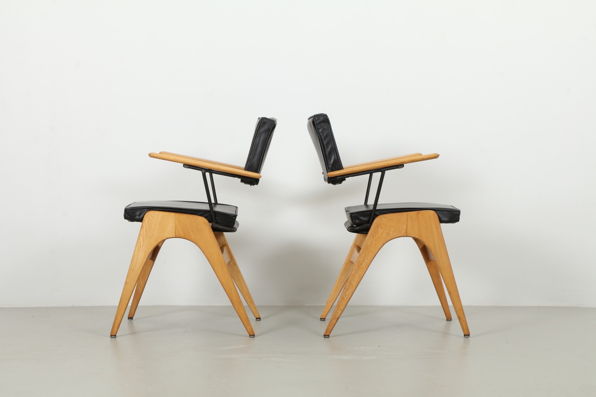 Pair of Sleek Fred Lowen 'Fler - Executive' Oak Chairs by Broadhead Bros